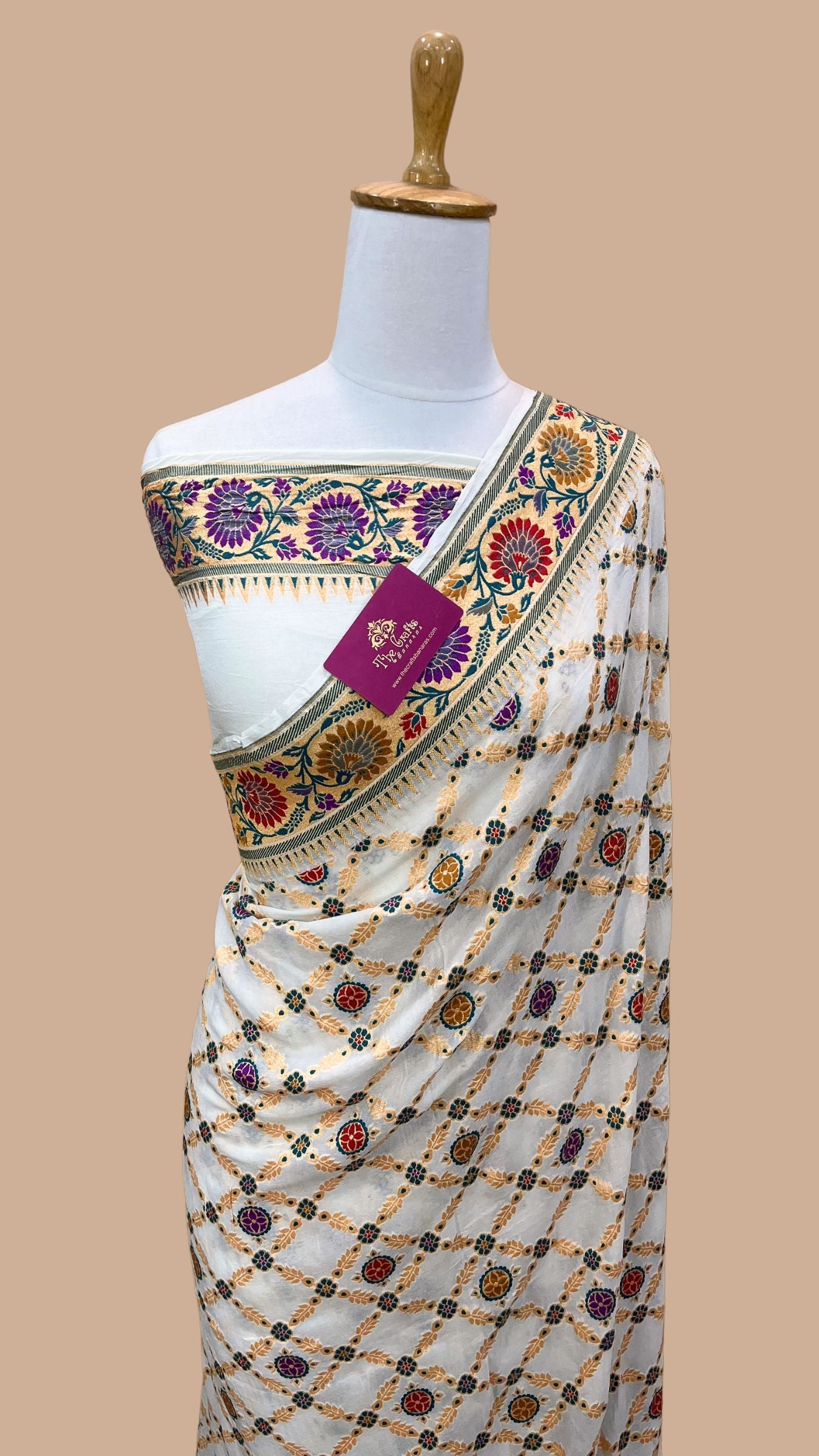 Pure Georgette Handloom Banarasi Saree - Gold zari with meenakari