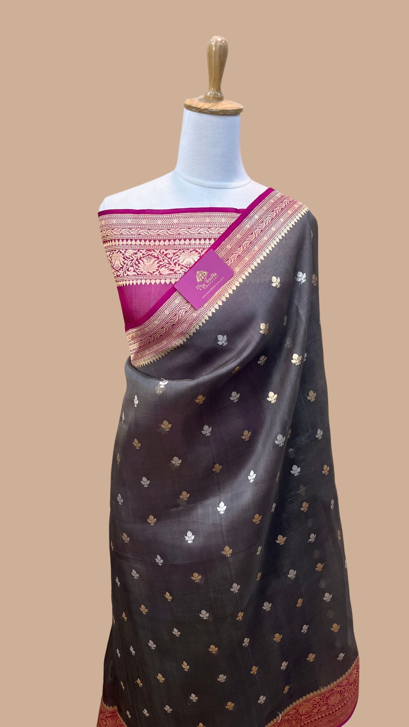 Pure Kora Silk Handloom Banarasi Saree - With Kadhua motifs