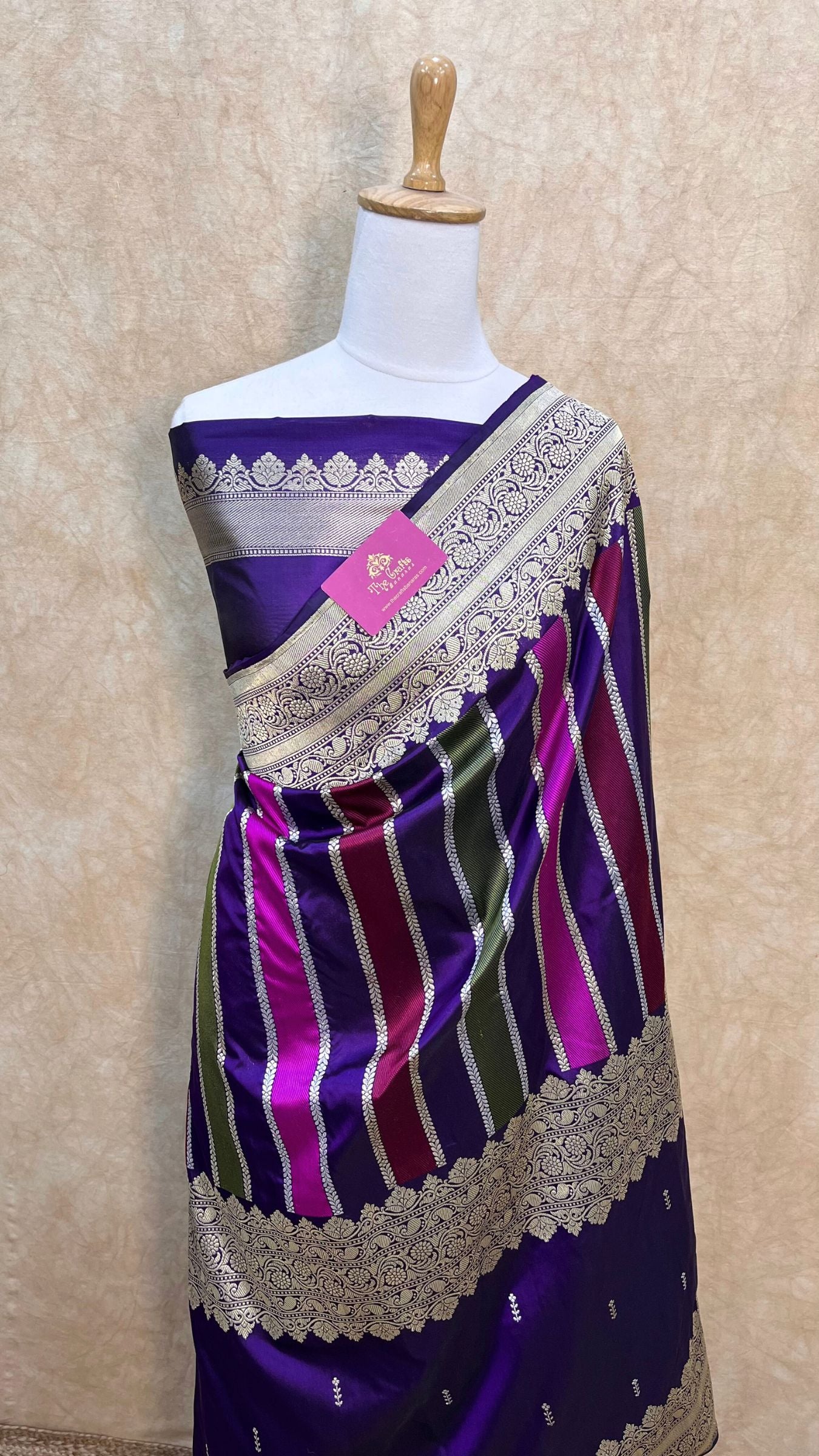 Rangkat Pure Katan Silk Handloom Banarasi Saree - with kadhua work