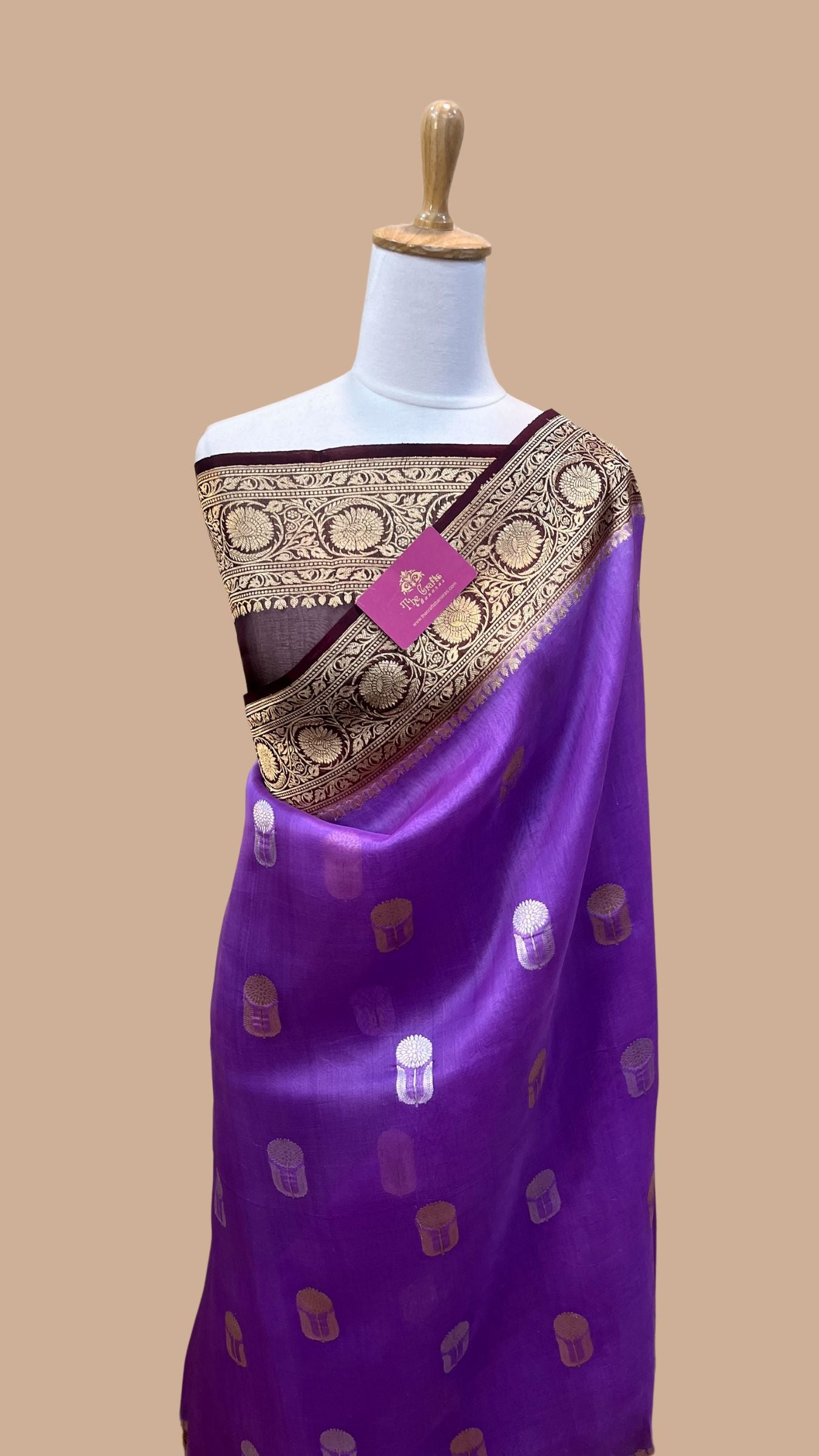 Pure Kora Silk Handloom Banarasi Saree - With Kadhua motifs