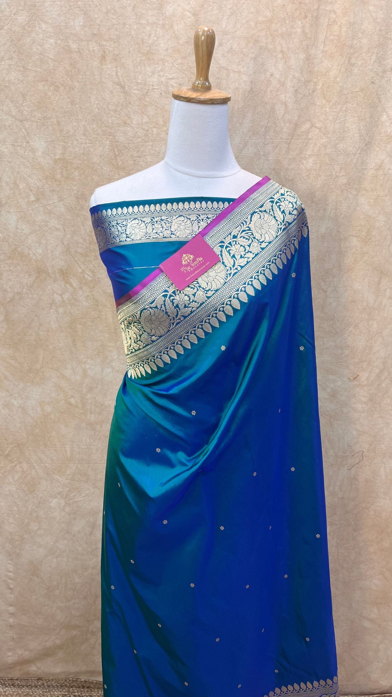 Pure Katan Silk Handloom Banarasi Saree - with kadhua motifs
