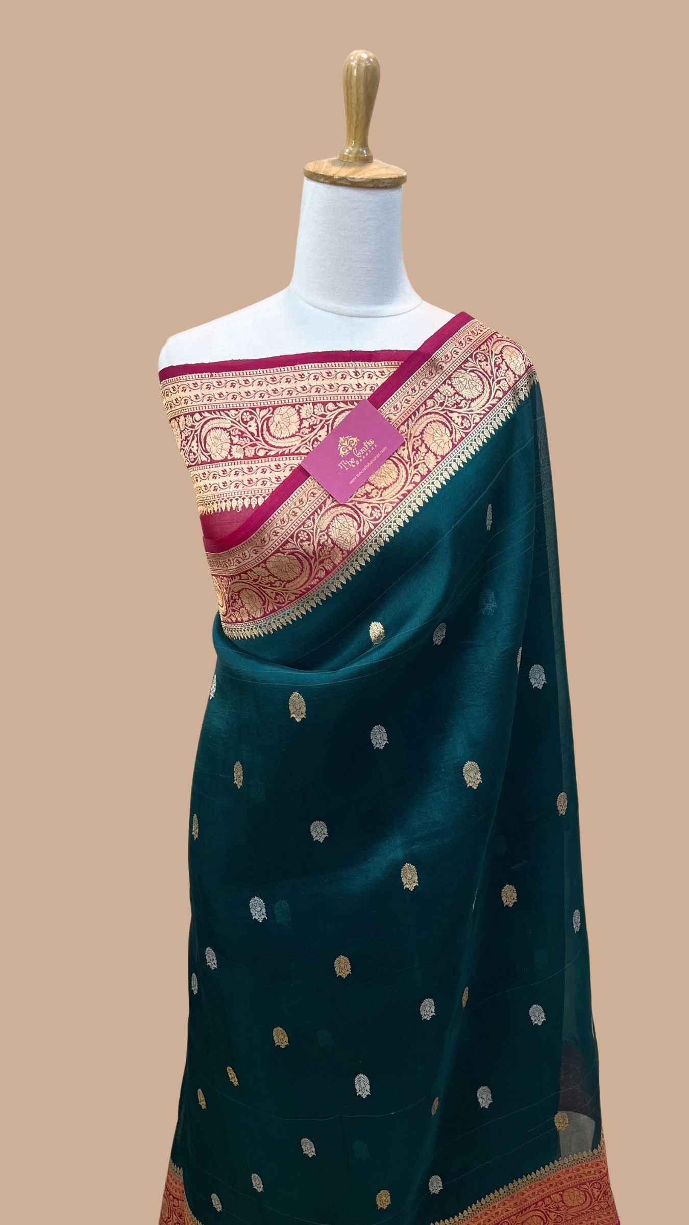 Pure Kora Silk Handloom Banarasi Saree - With Kadhua motifs