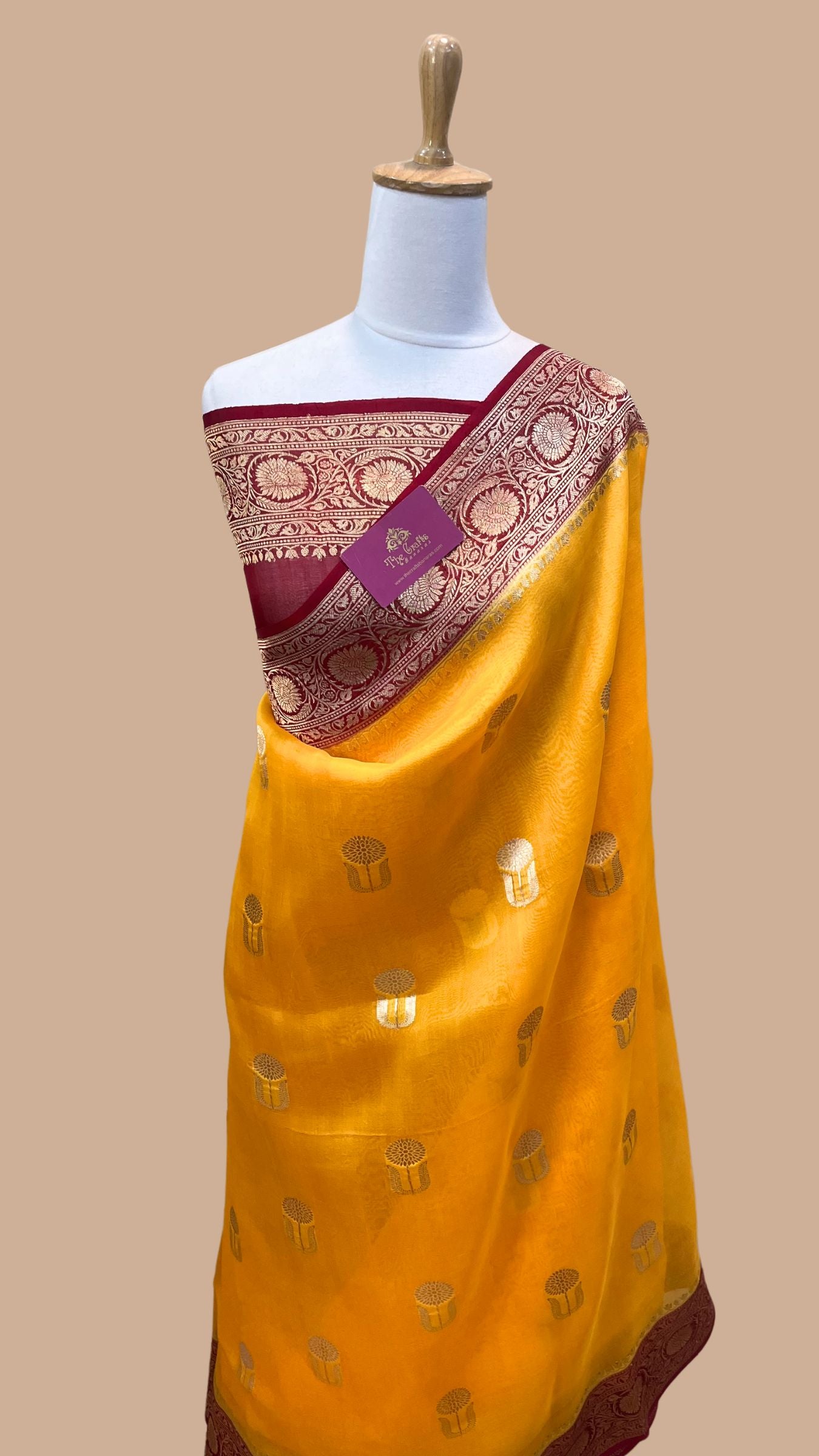 Pure Kora Silk Handloom Banarasi Saree - With Kadhua motifs