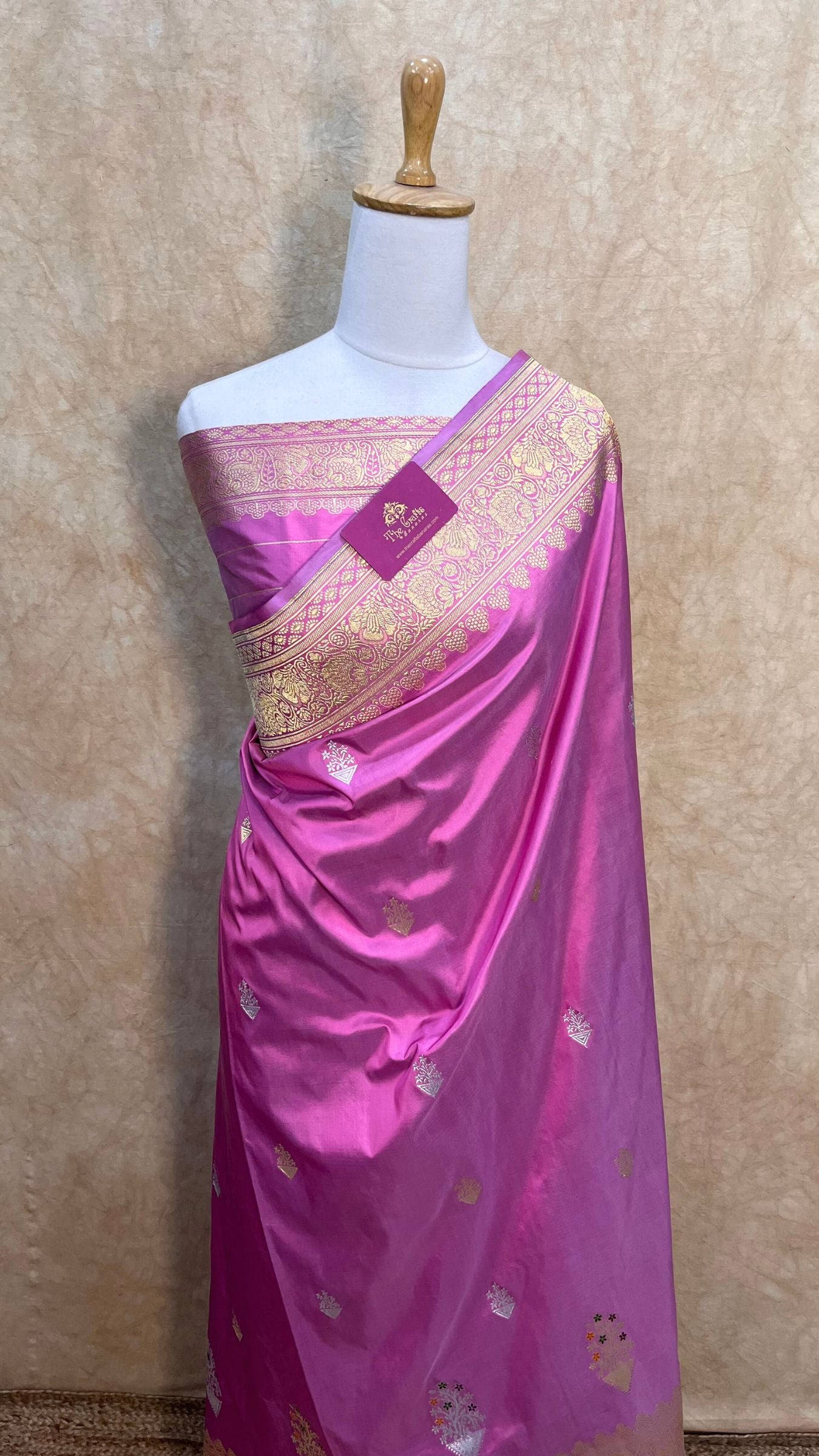 Pure Katan Silk Handloom Banarasi Saree - with kadhua meenakari motifs