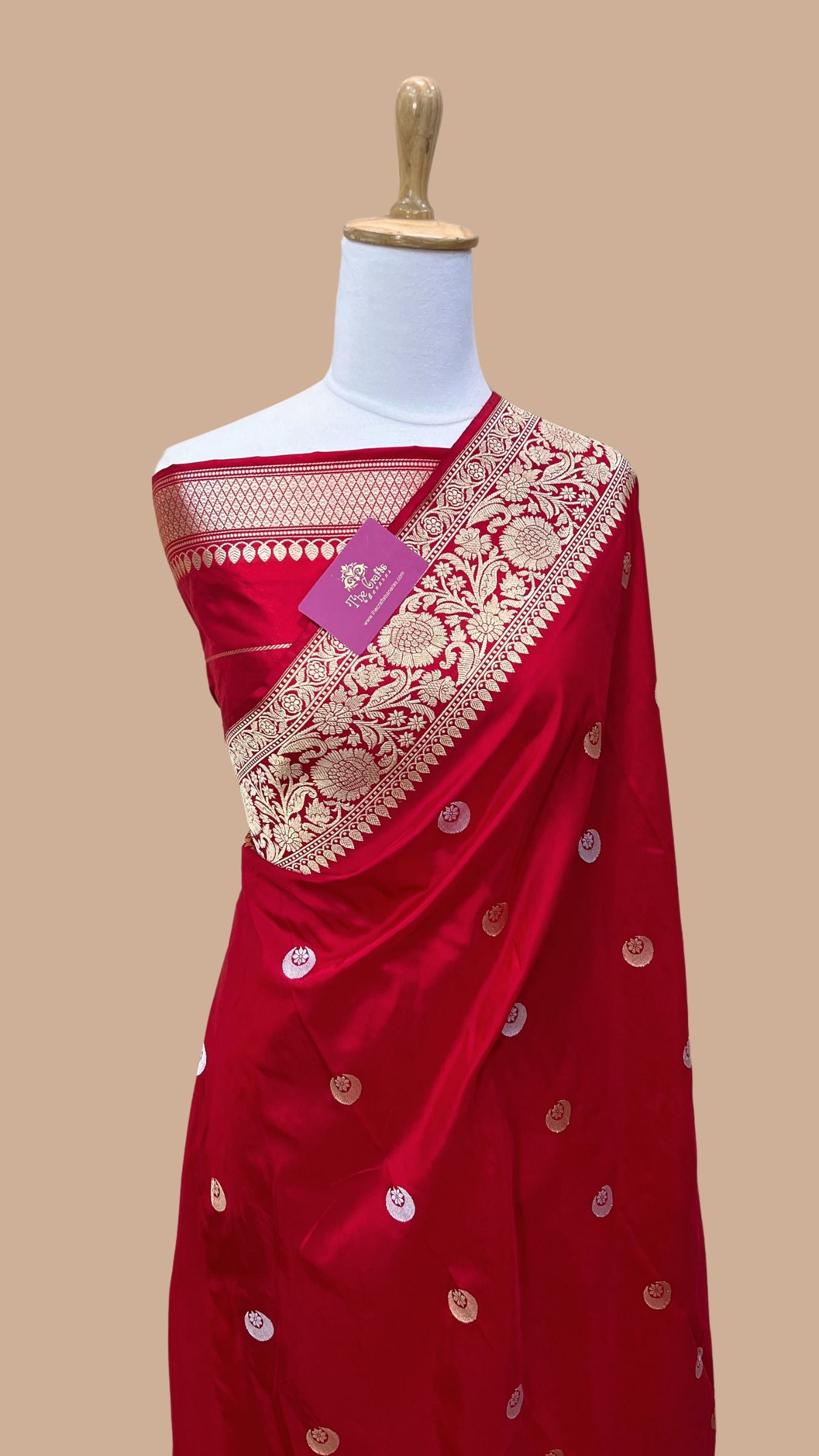 Sonakshi Sinha Red Pure Katan Silk Handloom Banarasi Saree - with kadhua motifs