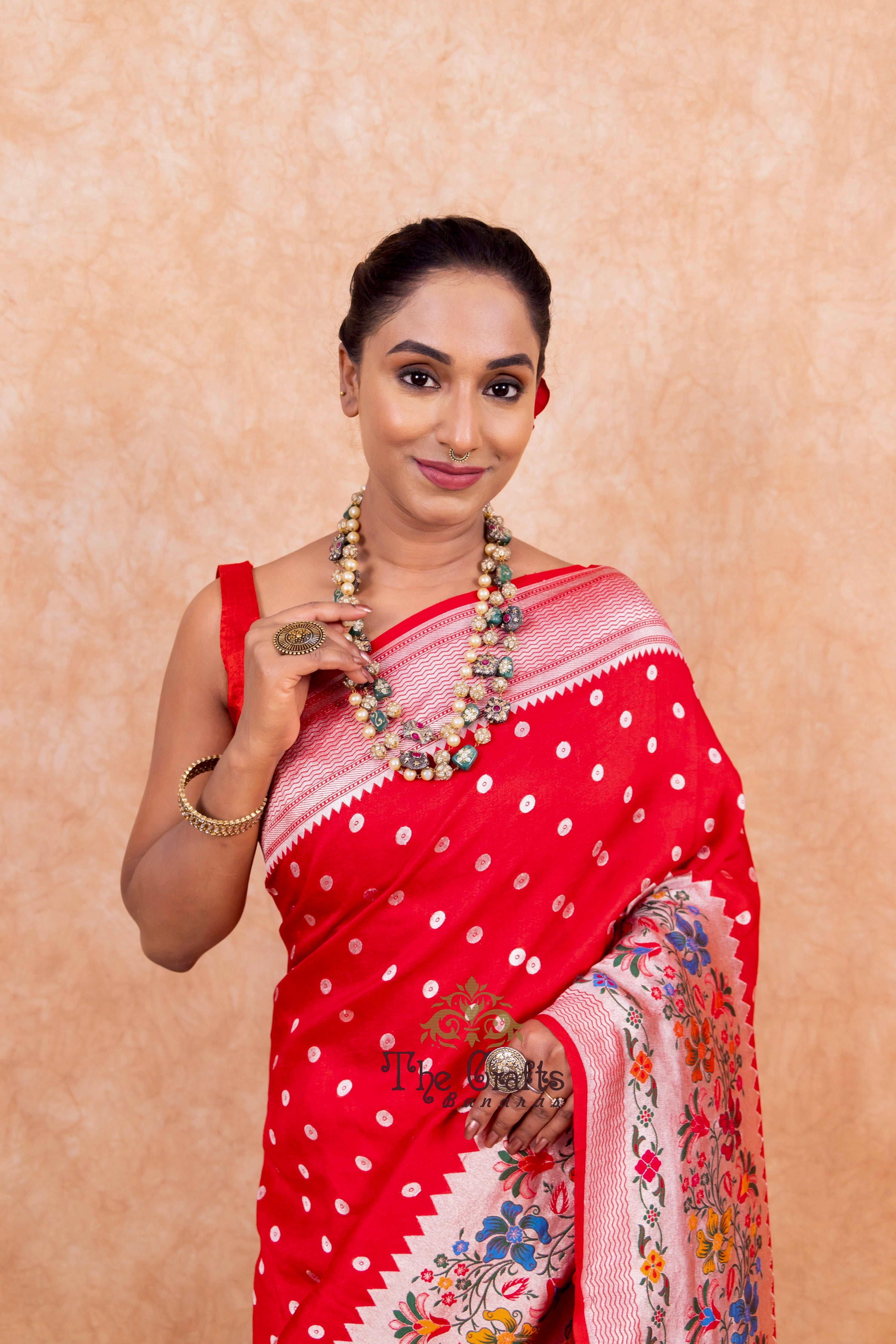 Tussar Georgette Handloom Banarasi Saree - Paithani border