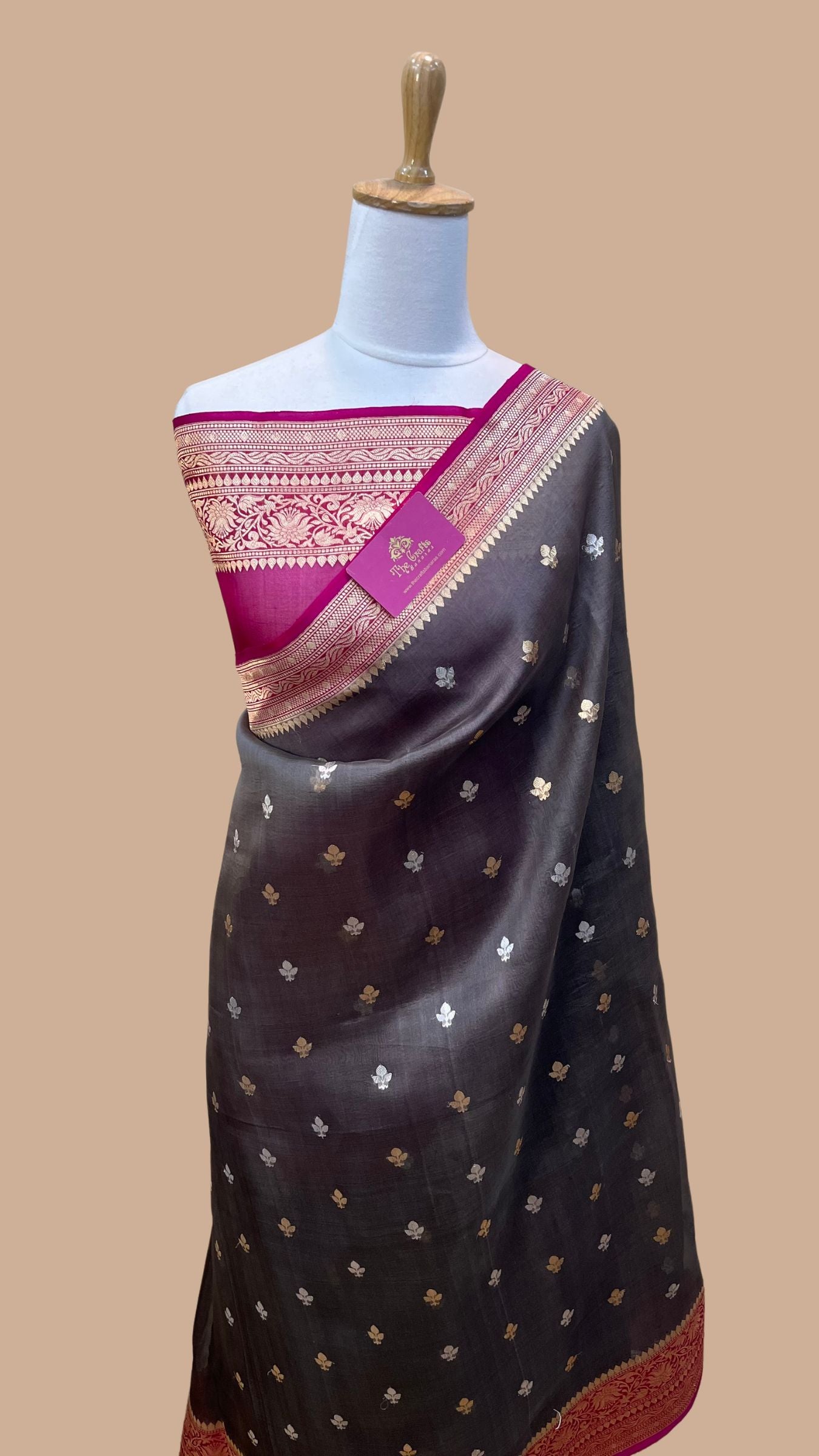 Pure Kora Silk Handloom Banarasi Saree - With Kadhua motifs