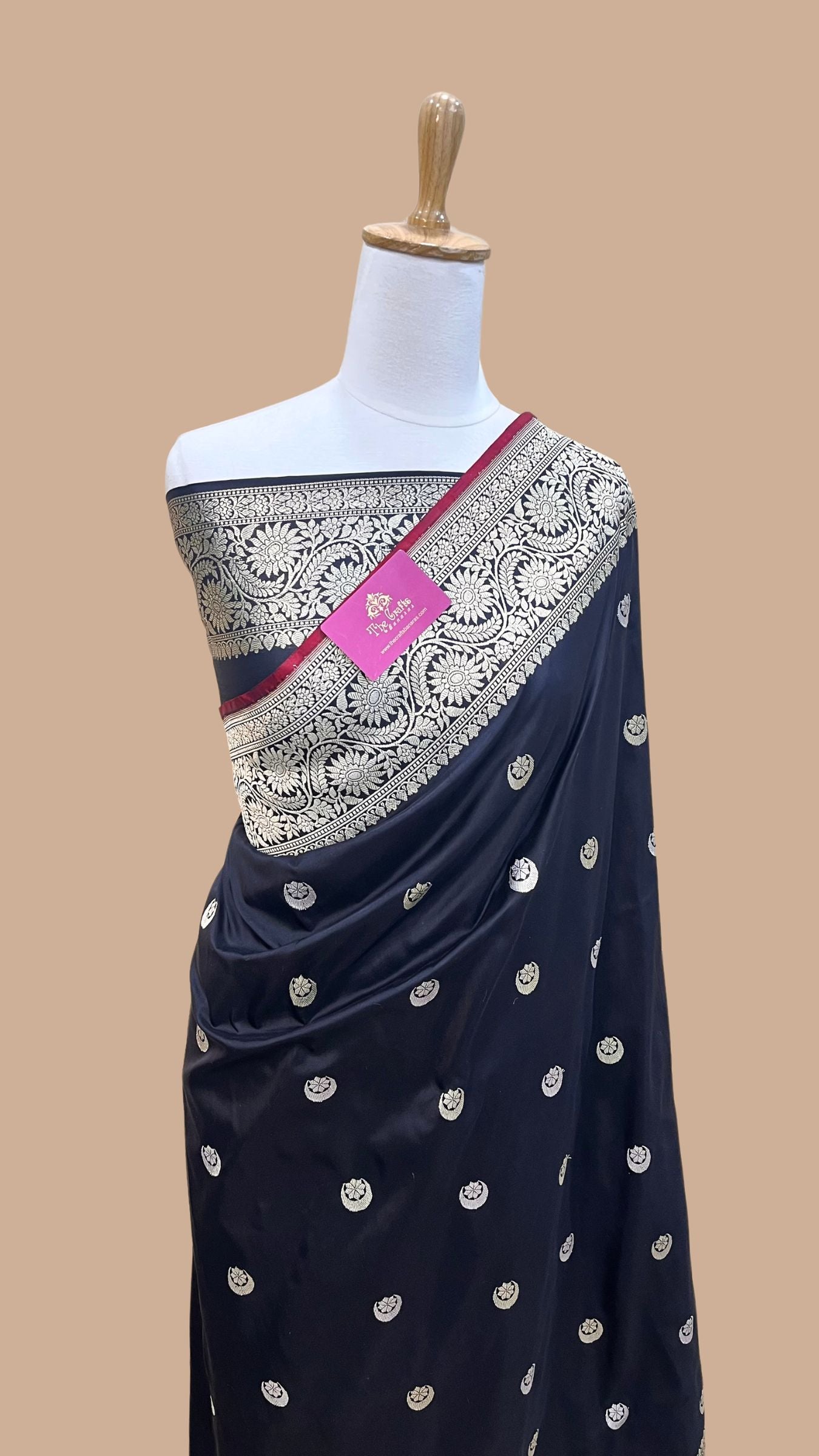 Sonakshi Sinha Red Pure Katan Silk Handloom Banarasi Saree - with kadhua motifs