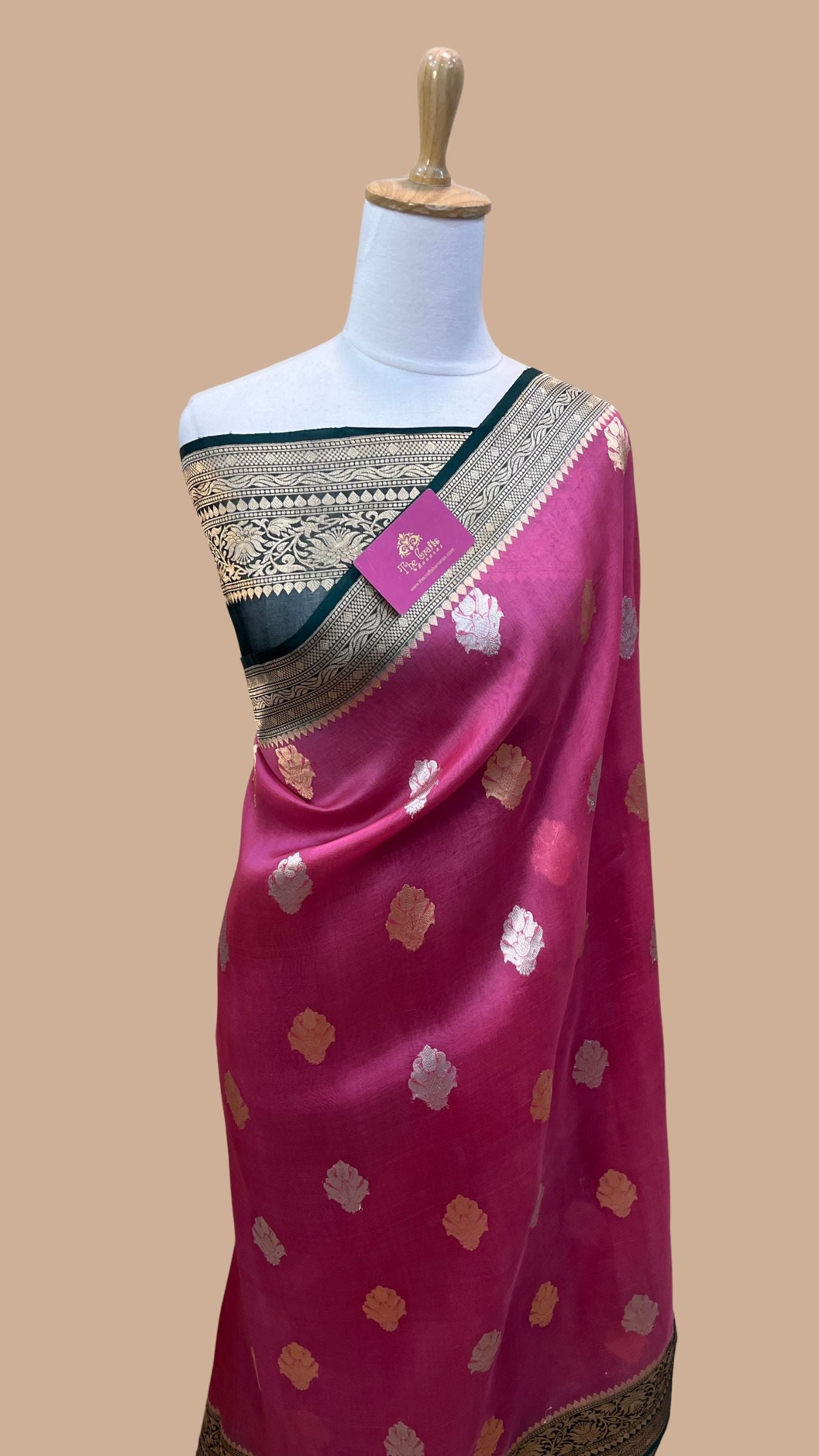 Pure Kora Silk Handloom Banarasi Saree - With Kadhua motifs