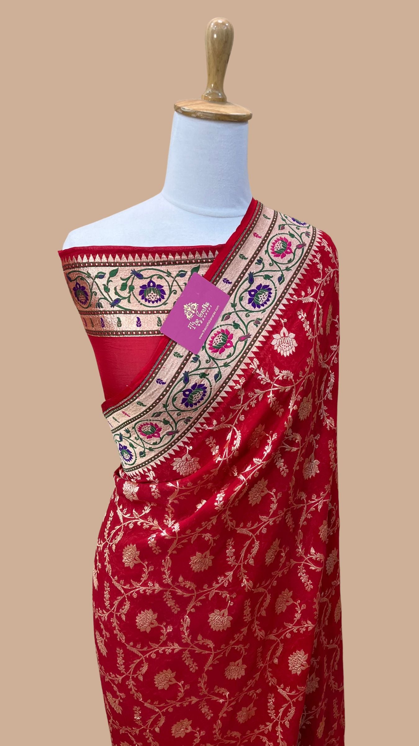 Pure Georgette Handloom Banarasi Saree - Gold zari with meenakari