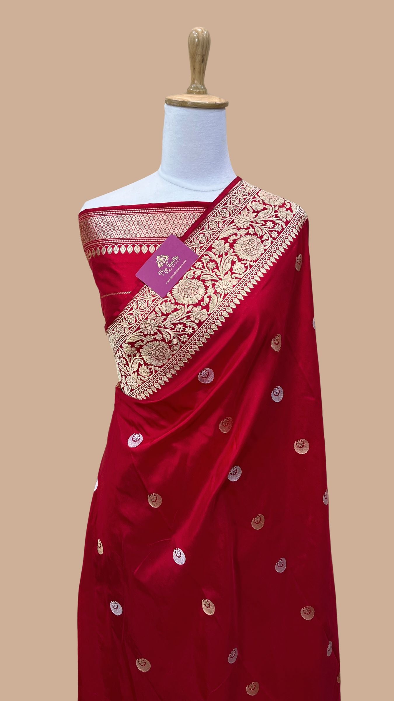 Sonakshi Sinha Red Pure Katan Silk Handloom Banarasi Saree - with kadhua motifs