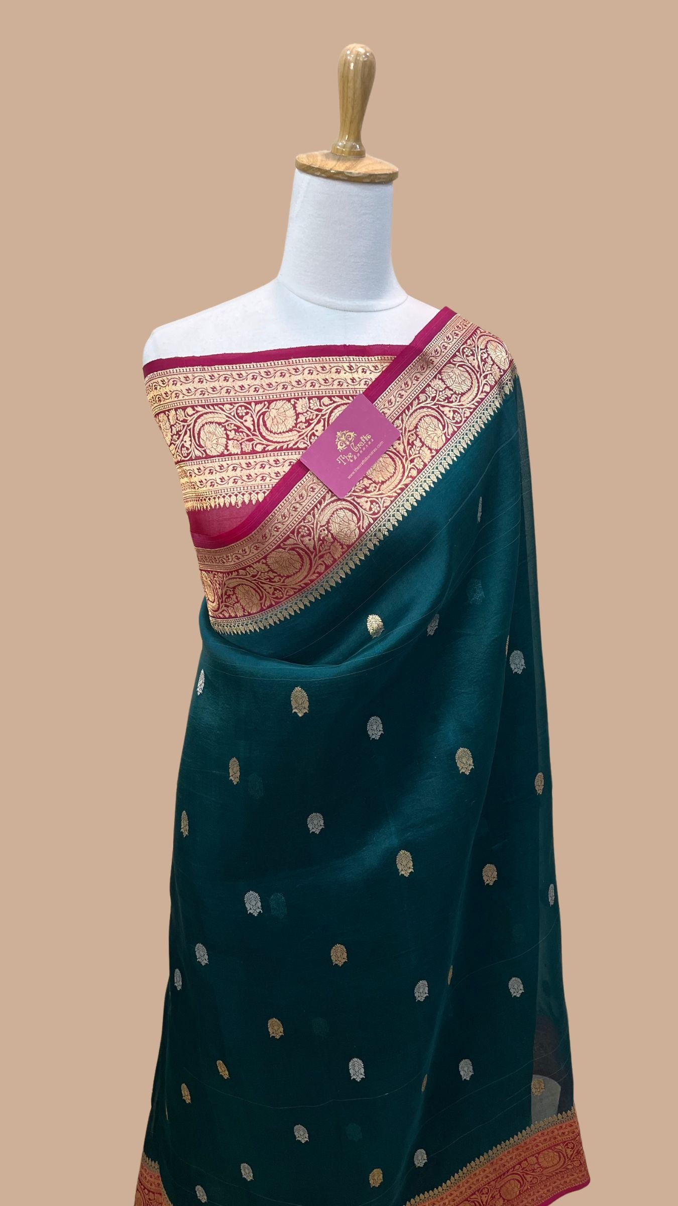 Pure Kora Silk Handloom Banarasi Saree - With Kadhua motifs