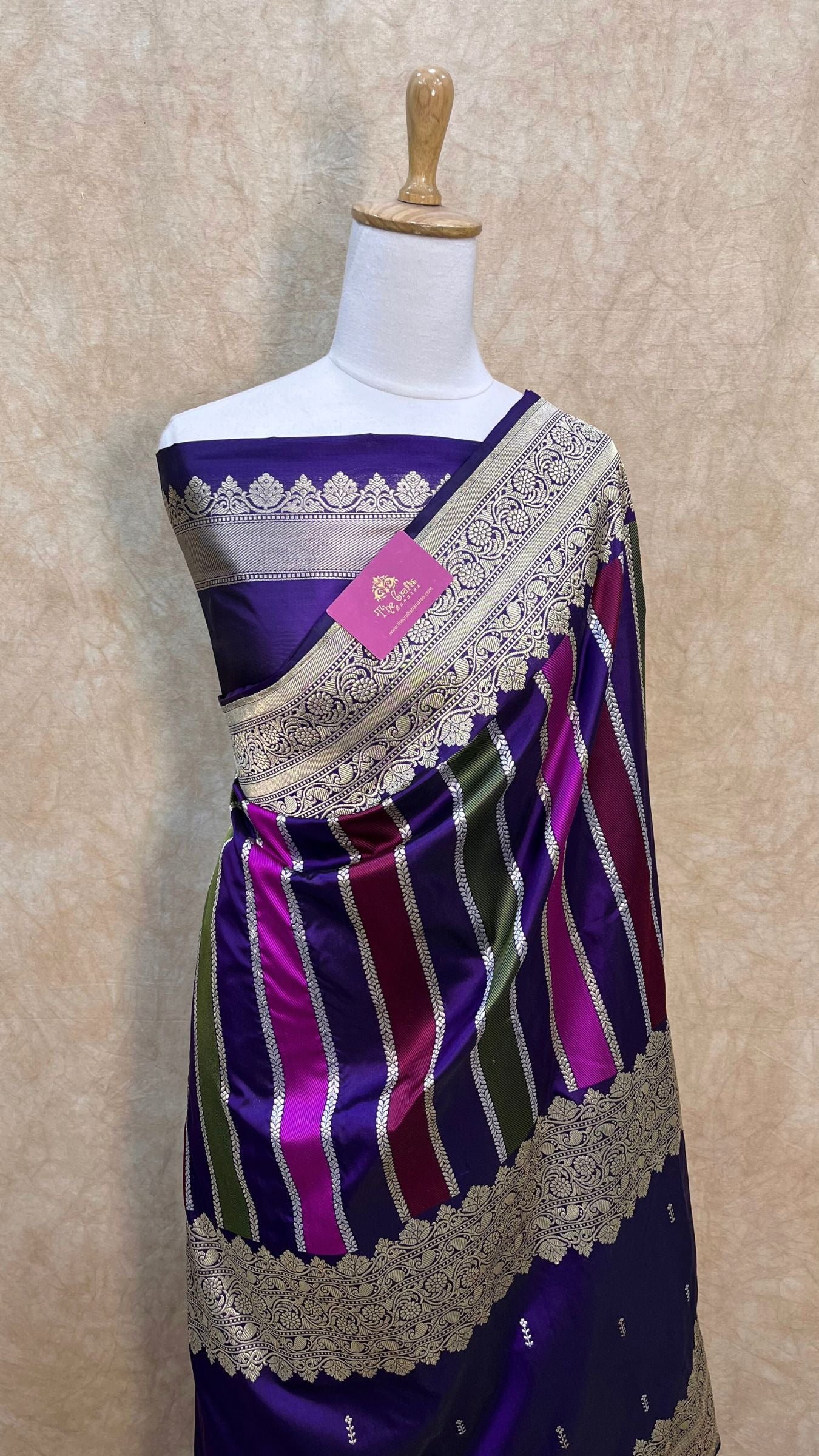 Rangkat Pure Katan Silk Handloom Banarasi Saree - with kadhua work