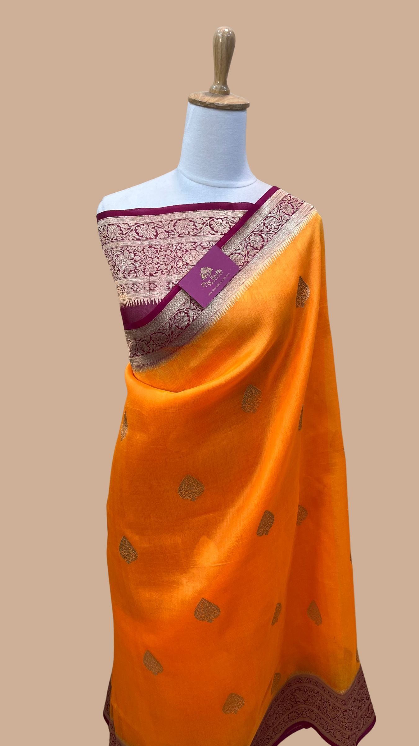 Pure Kora Silk Handloom Banarasi Saree - With Kadhua motifs