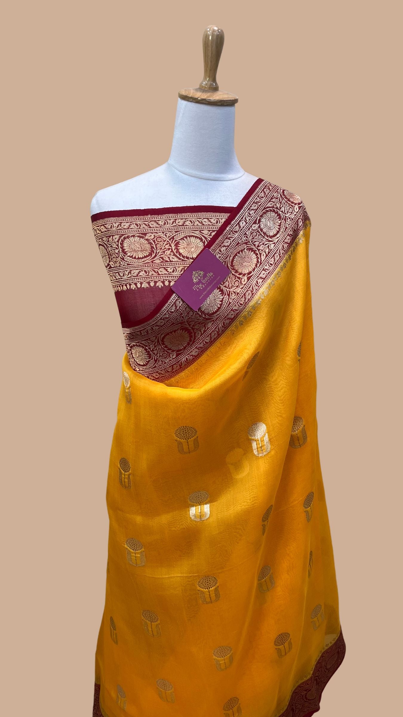 Pure Kora Silk Handloom Banarasi Saree - With Kadhua motifs