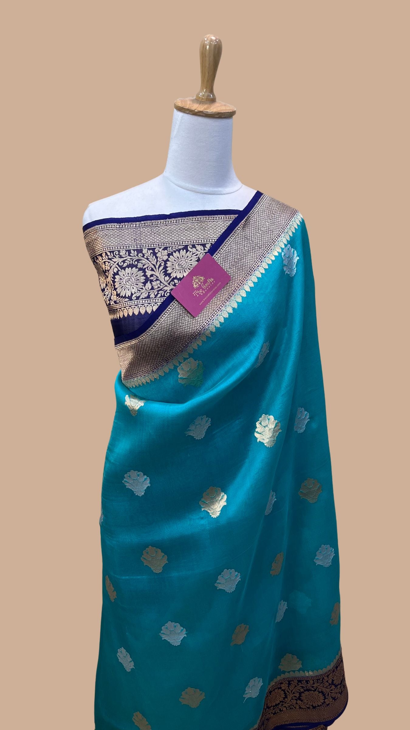 Pure Kora Silk Handloom Banarasi Saree - With Kadhua motifs