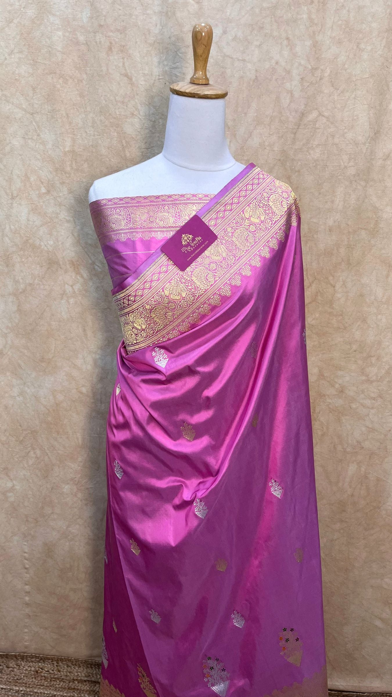 Pure Katan Silk Handloom Banarasi Saree - with kadhua meenakari motifs