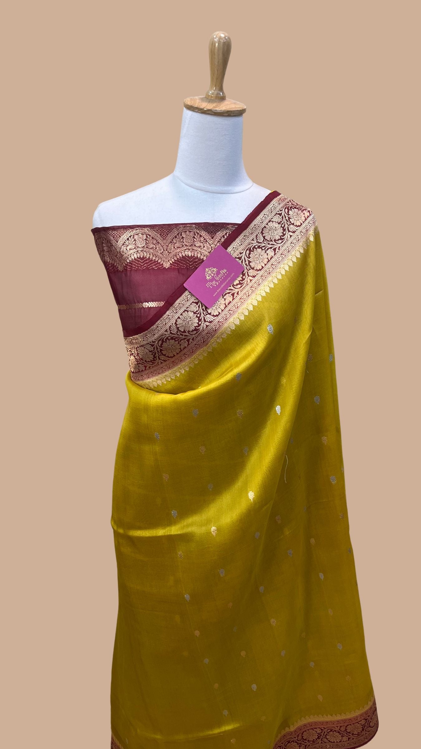Pure Kora Silk Handloom Banarasi Saree - With Kadhua motifs