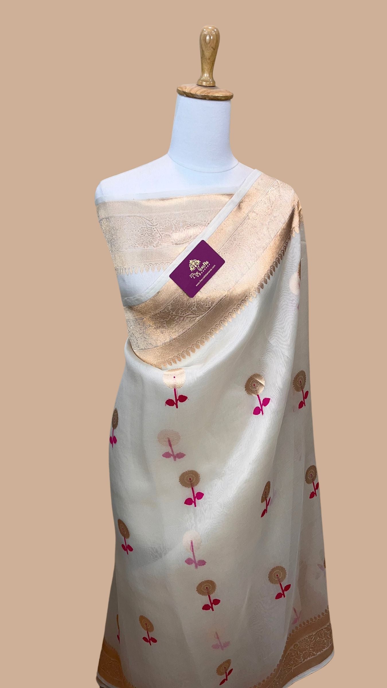 Pure Kora Silk Handloom Banarasi Saree - With Kadhua motifs