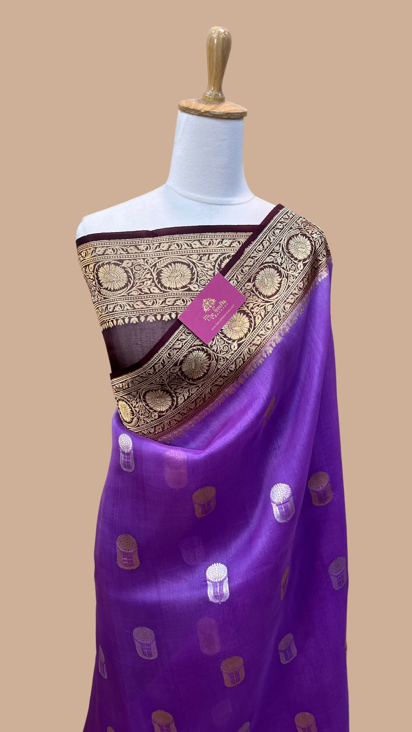 Pure Kora Silk Handloom Banarasi Saree - With Kadhua motifs