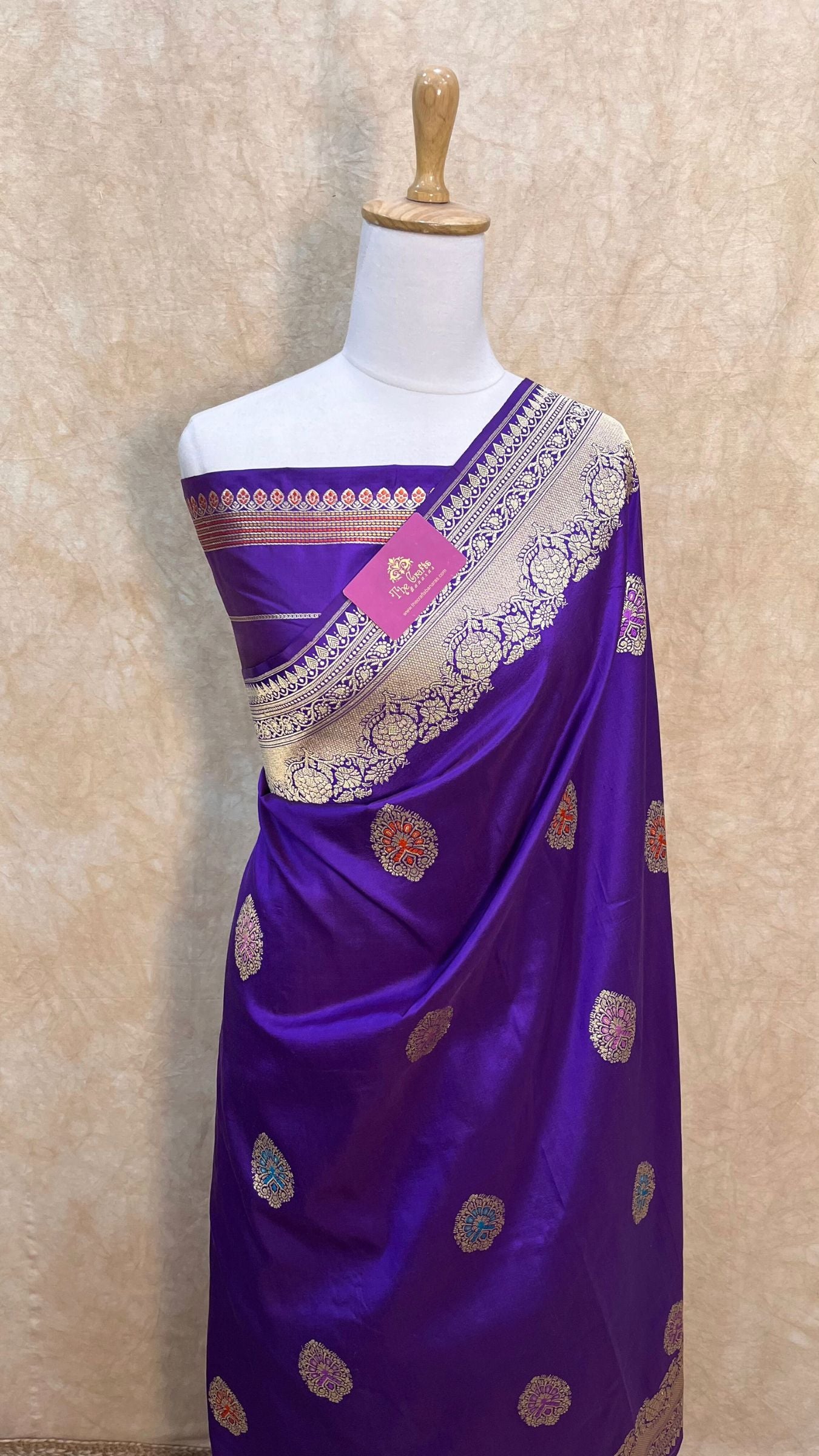 Pure Katan Silk Handloom Banarasi Saree - with kadhua meenakari motifs