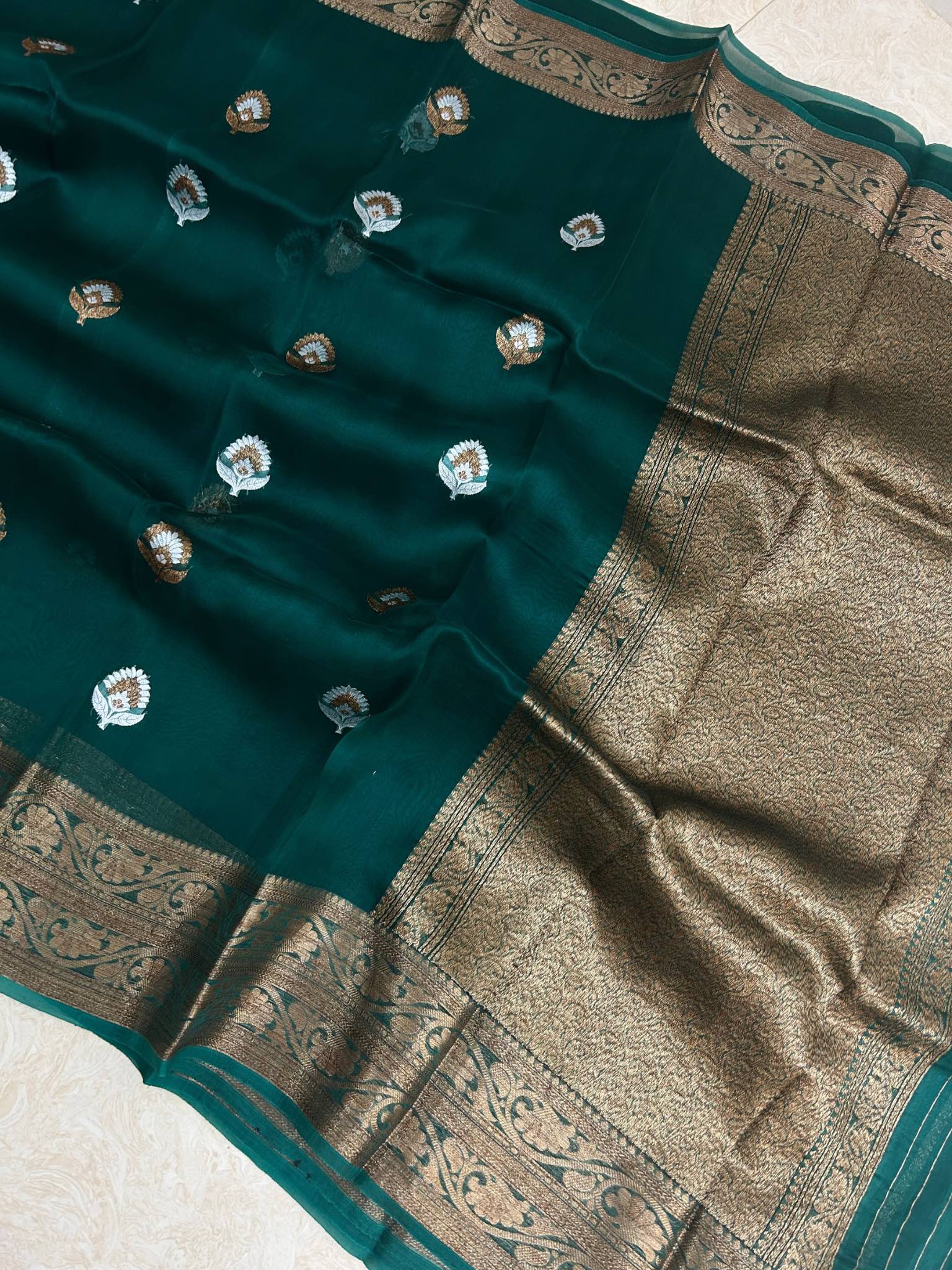 Pure Kora Silk Handloom Banarasi Saree - Alfi Kadhua motifs