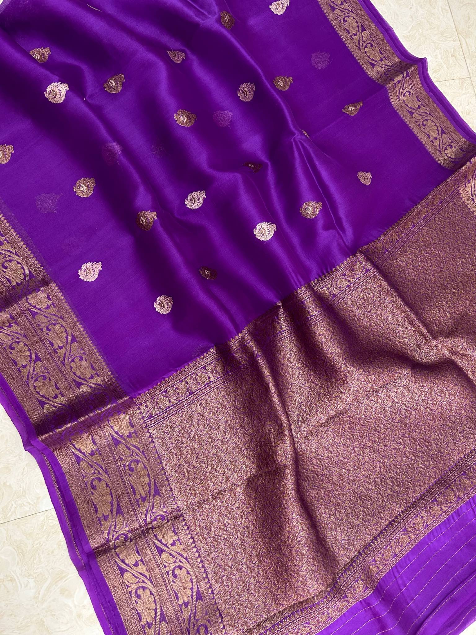 Pure Kora Silk Handloom Banarasi Saree - Alfi Kadhua motifs