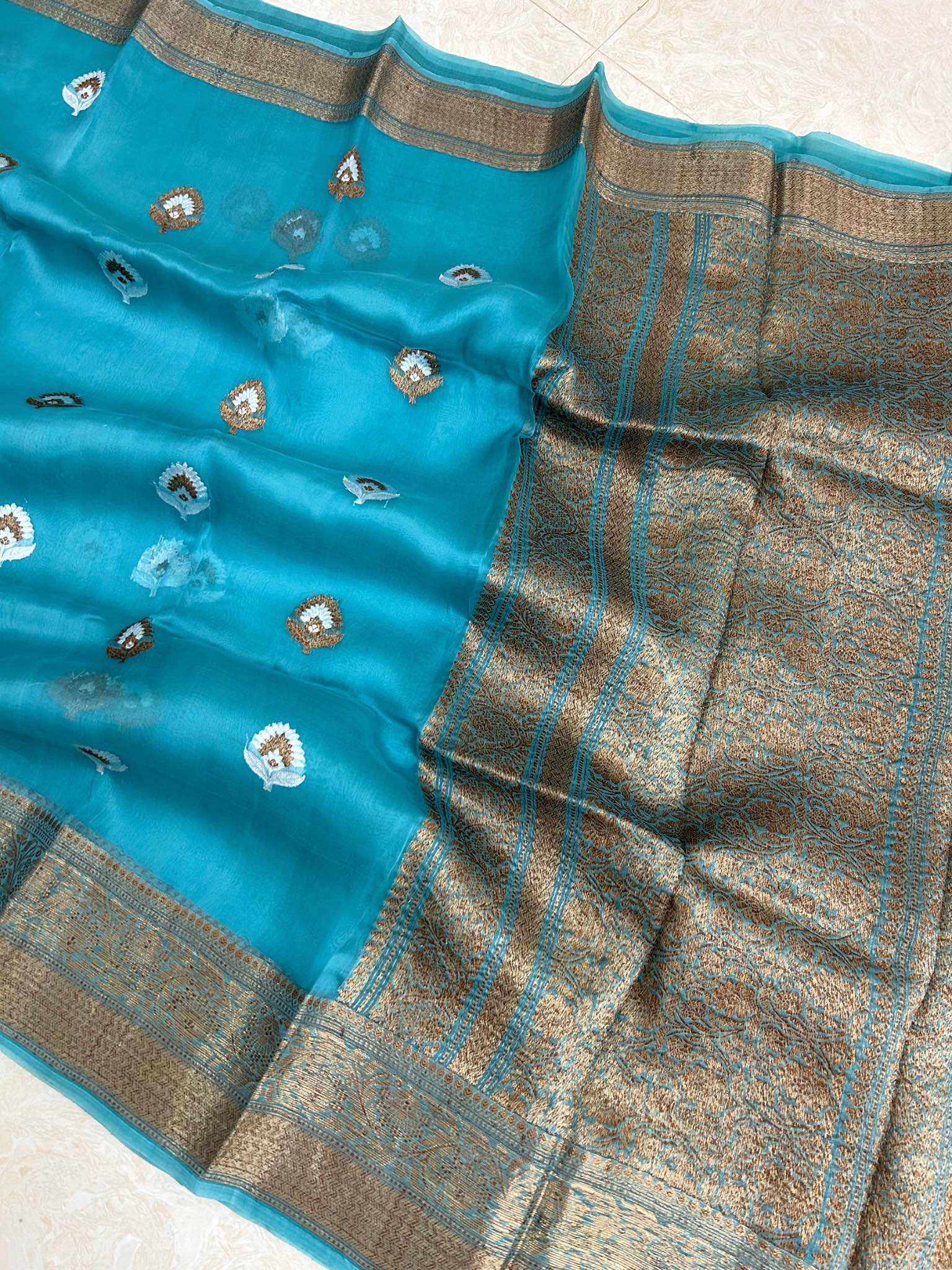 Pure Kora Silk Handloom Banarasi Saree - Alfi Kadhua motifs