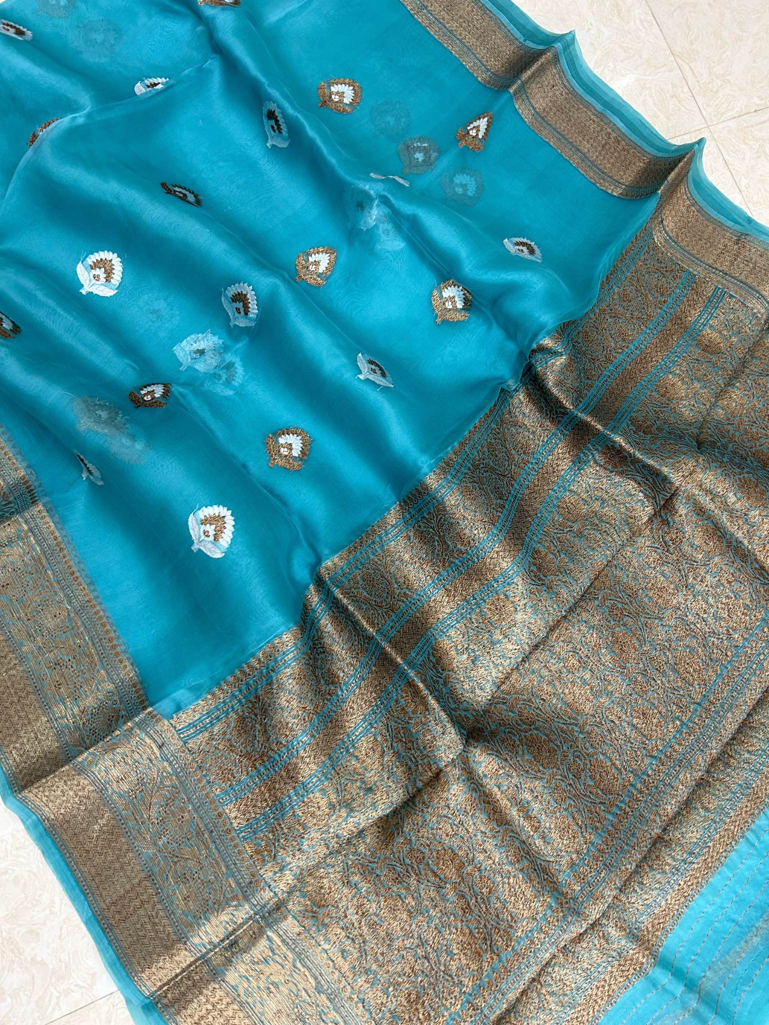 Pure Kora Silk Handloom Banarasi Saree - Alfi Kadhua motifs