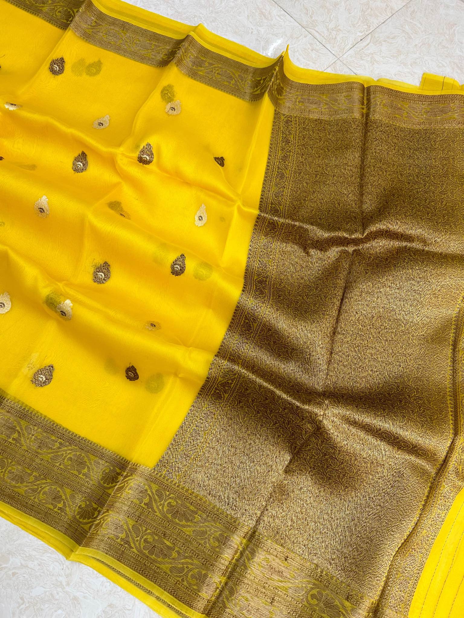 Pure Kora Silk Handloom Banarasi Saree - Alfi Kadhua motifs