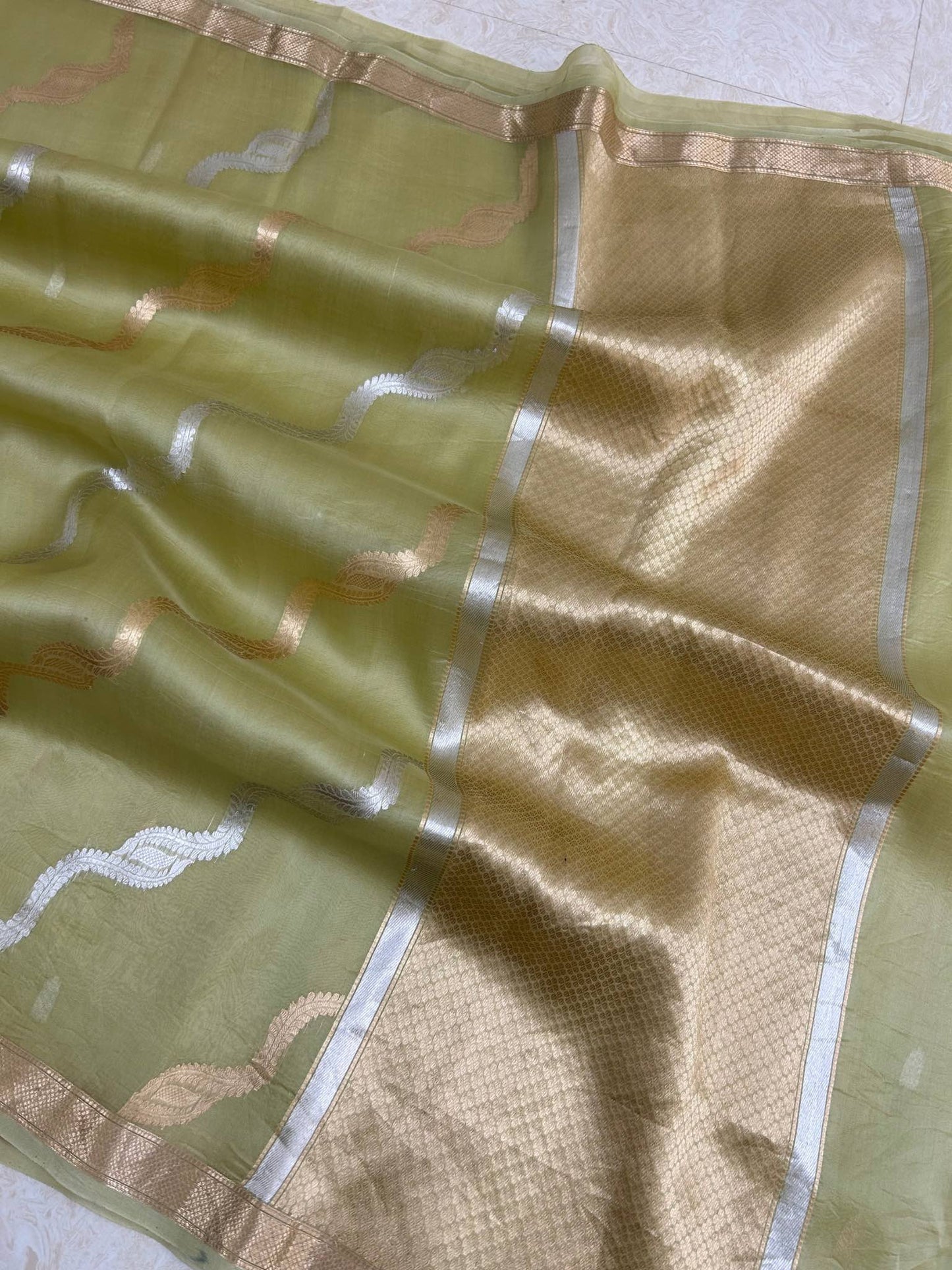 Pure Kora Silk Handloom Banarasi Saree