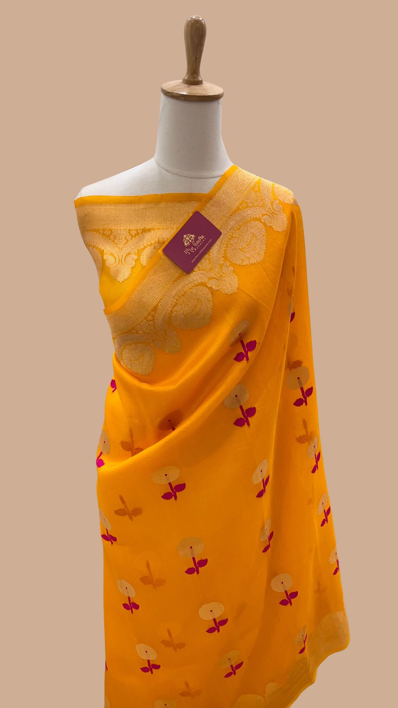 Pure Kora Silk Handloom Banarasi Saree - With Kadhua motifs