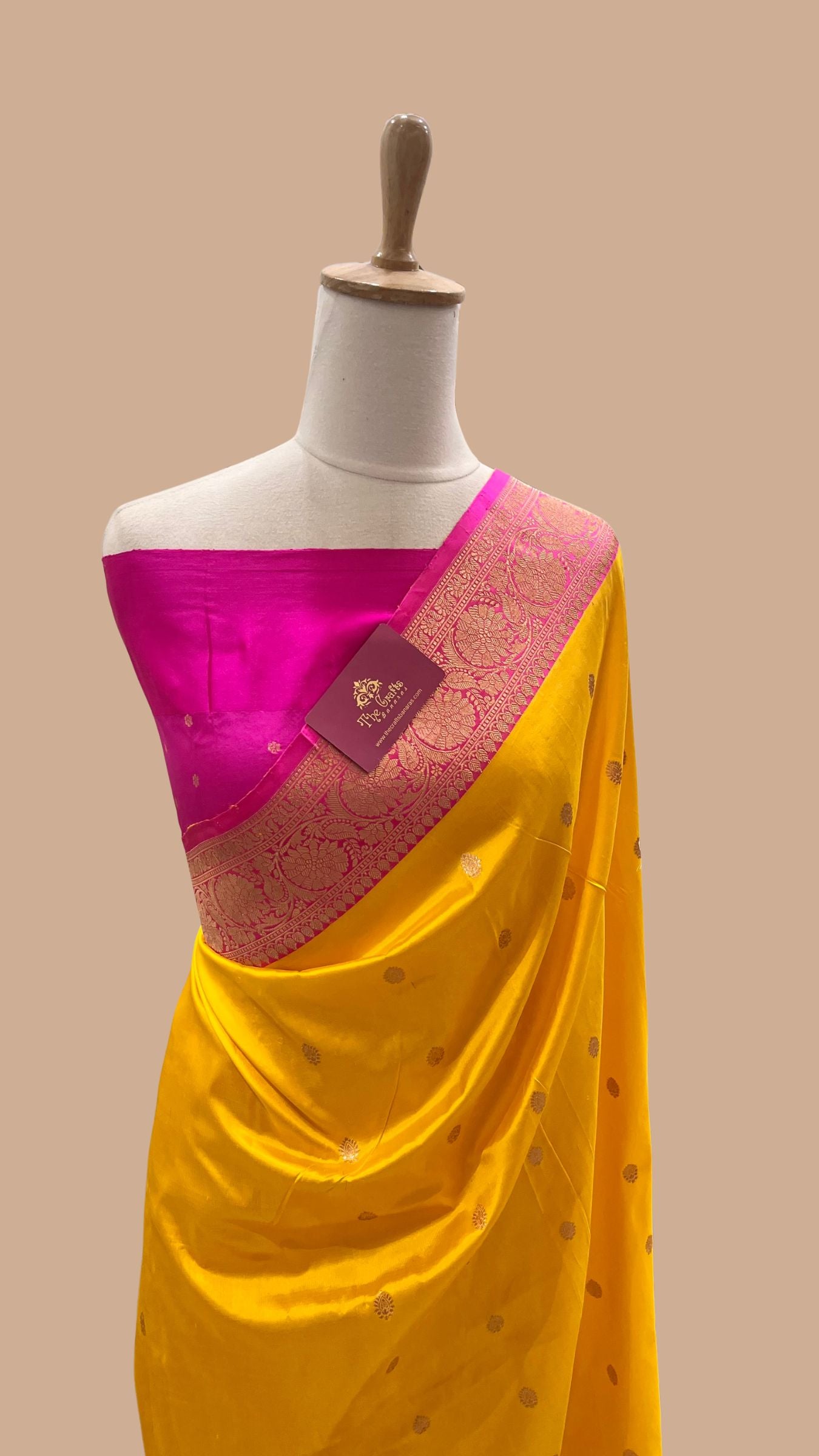 Pure Katan Silk Handloom Banarasi Saree - with kadhua motifs