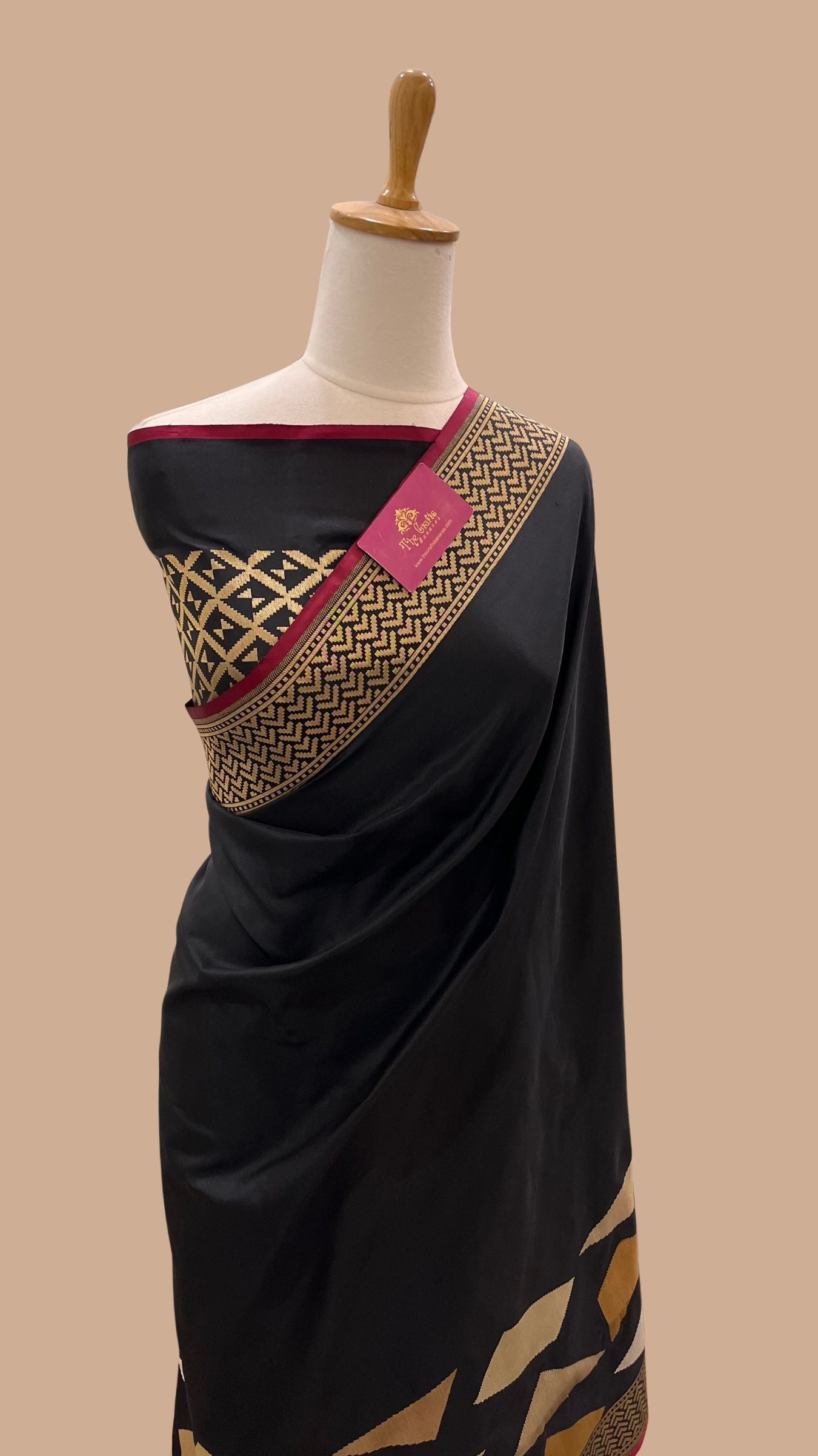 Pure Katan Silk Handloom Banarasi Saree - with sona rupa kadhua motifs