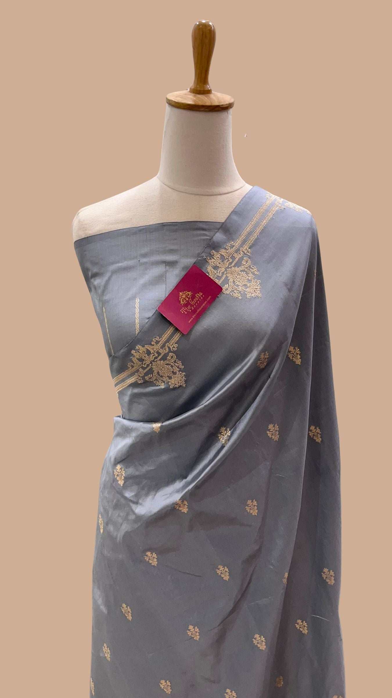 Pure Katan Silk Handloom Banarasi Saree - with kadhua motifs