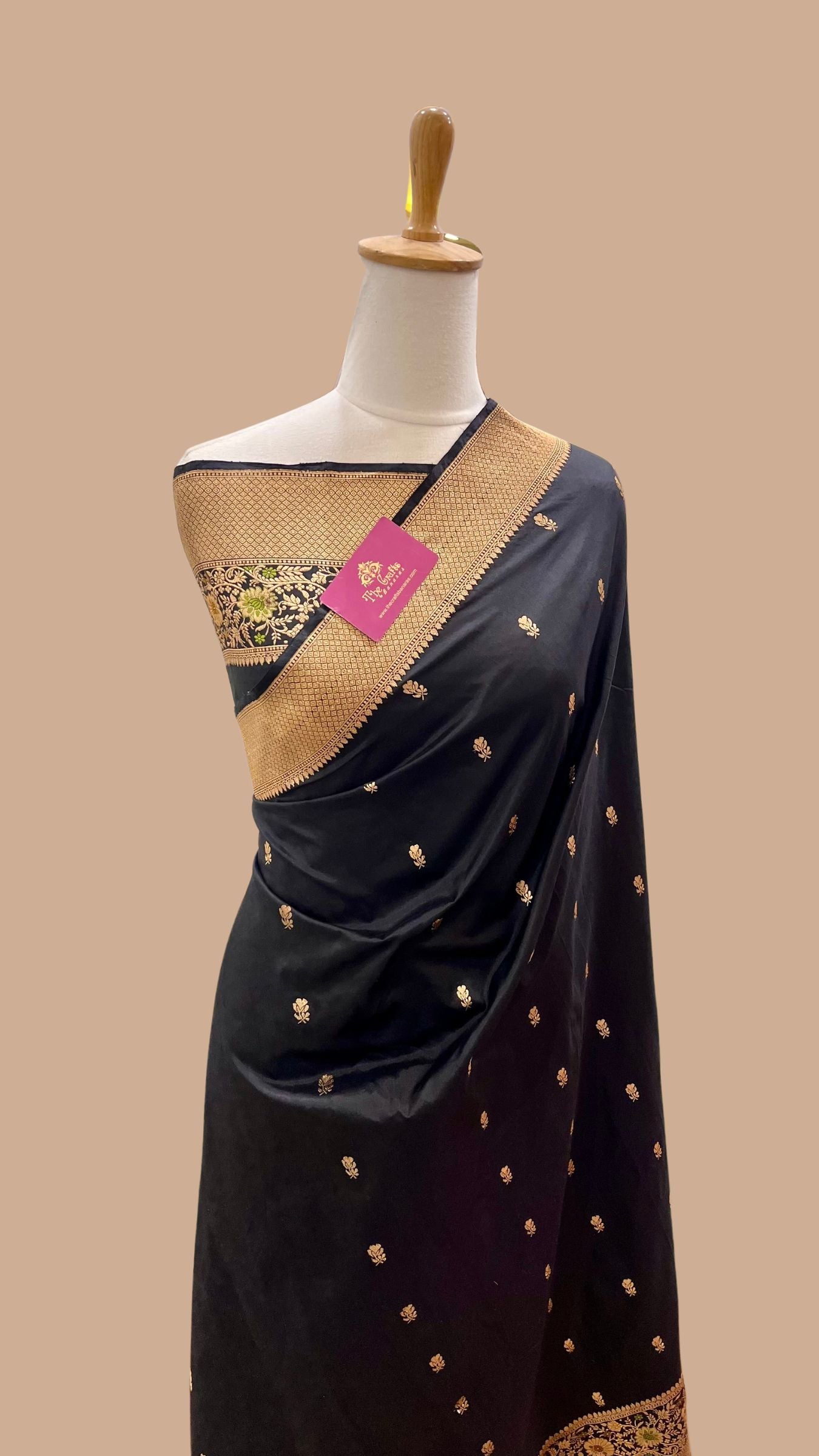 Pure Katan Silk Handloom Banarasi Saree - with kadhua motifs