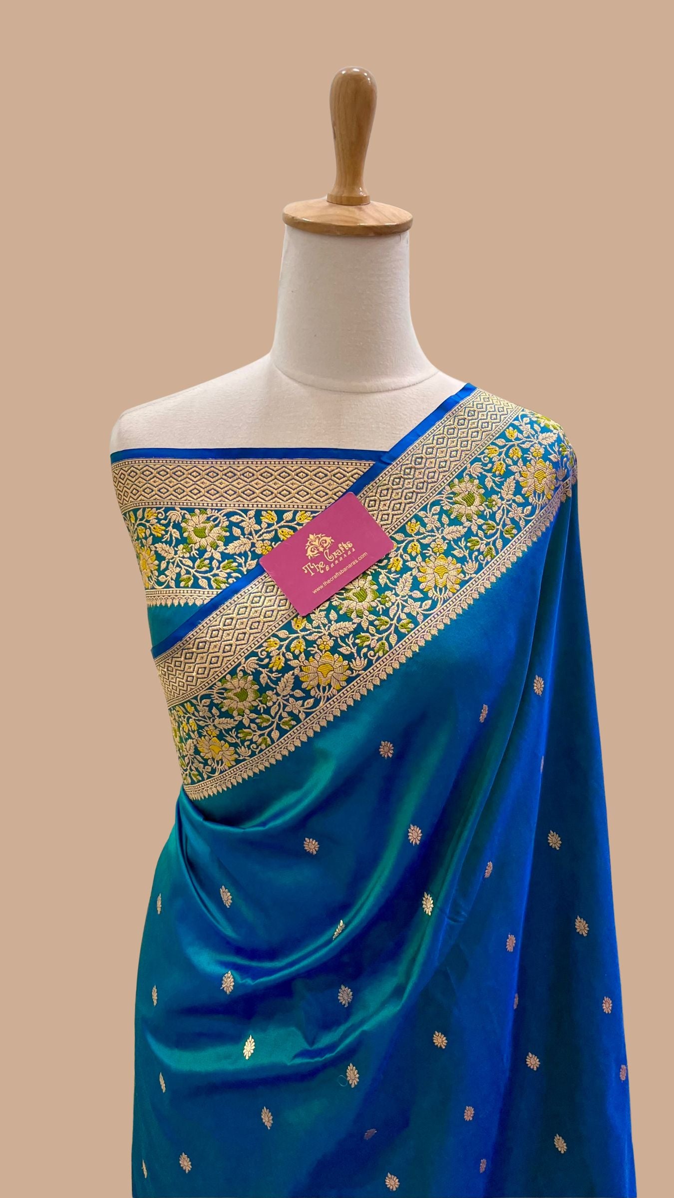 Pure Katan Silk Handloom Banarasi Saree - with kadhua motifs