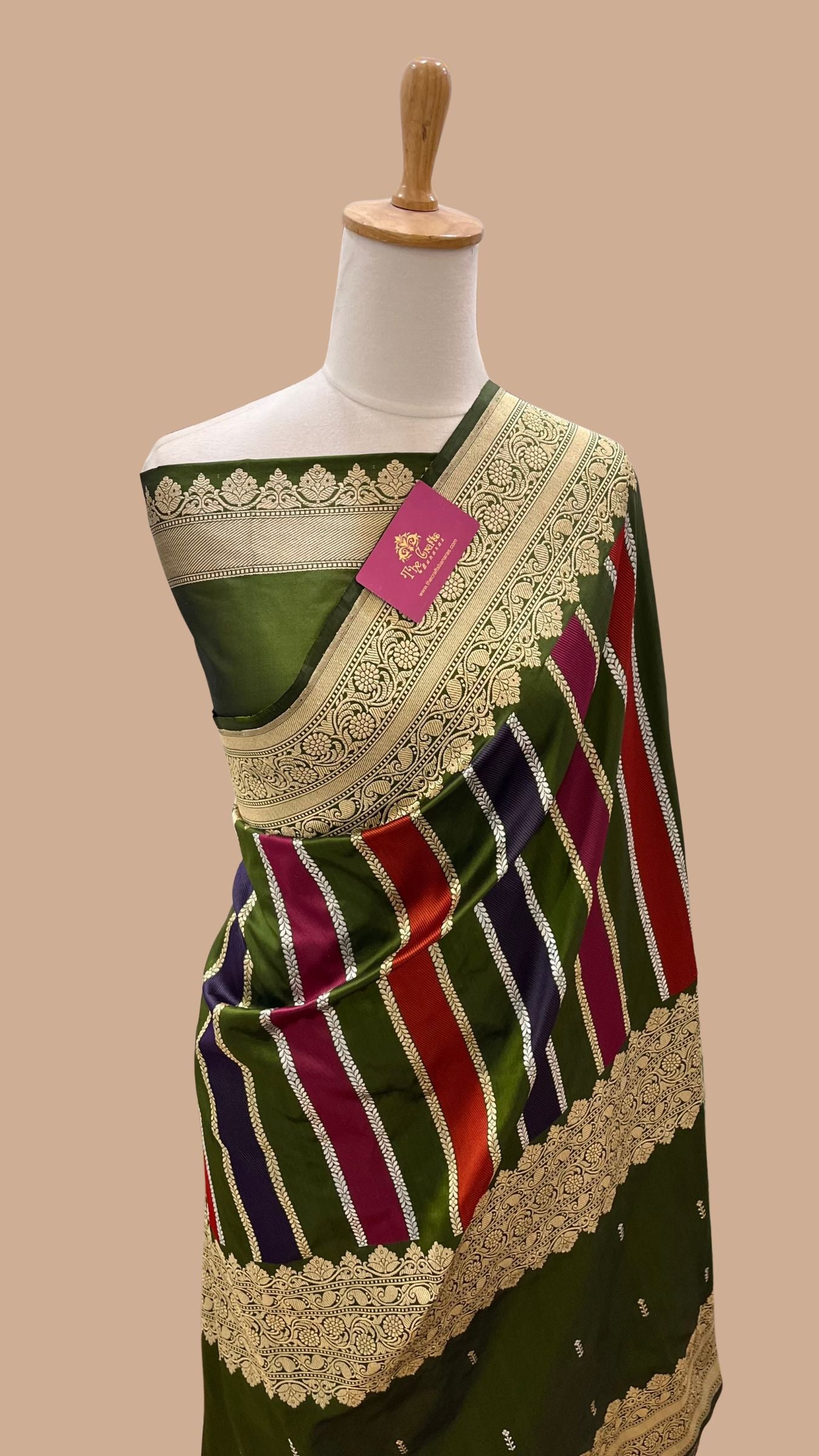 Rangkat Pure Katan Silk Handloom Banarasi Saree - with kadhua work