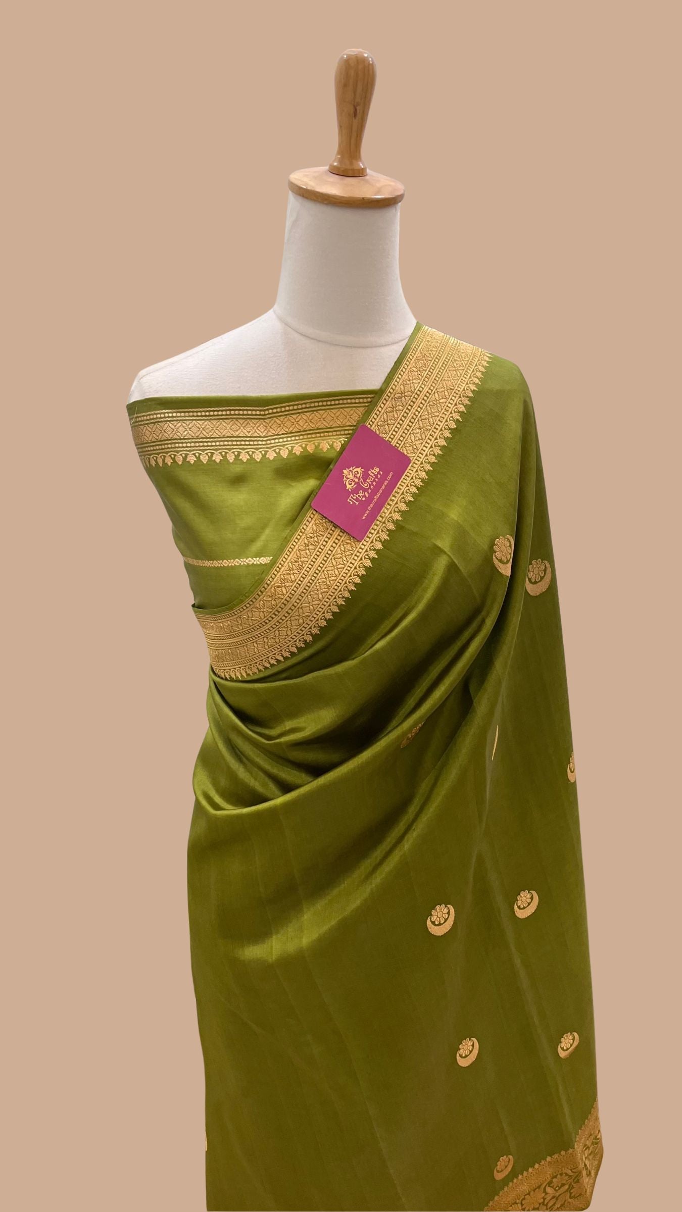 Pure Katan Silk Handloom Banarasi Saree - with kadhua motifs