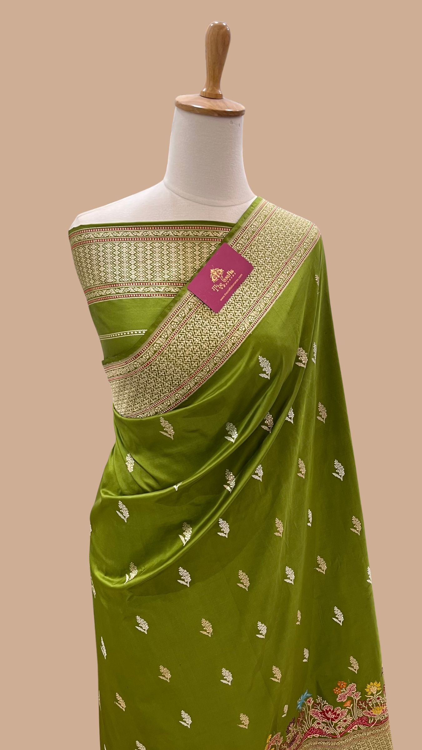 Pure Katan Silk Handloom Banarasi Saree - with kadhua meenakari motifs