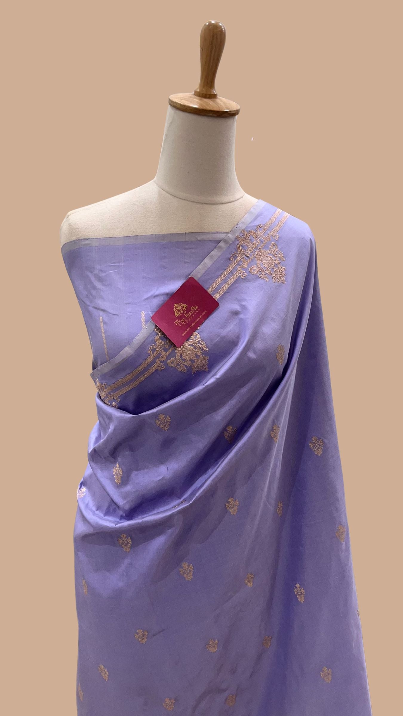 Pure Katan Silk Handloom Banarasi Saree - with kadhua motifs