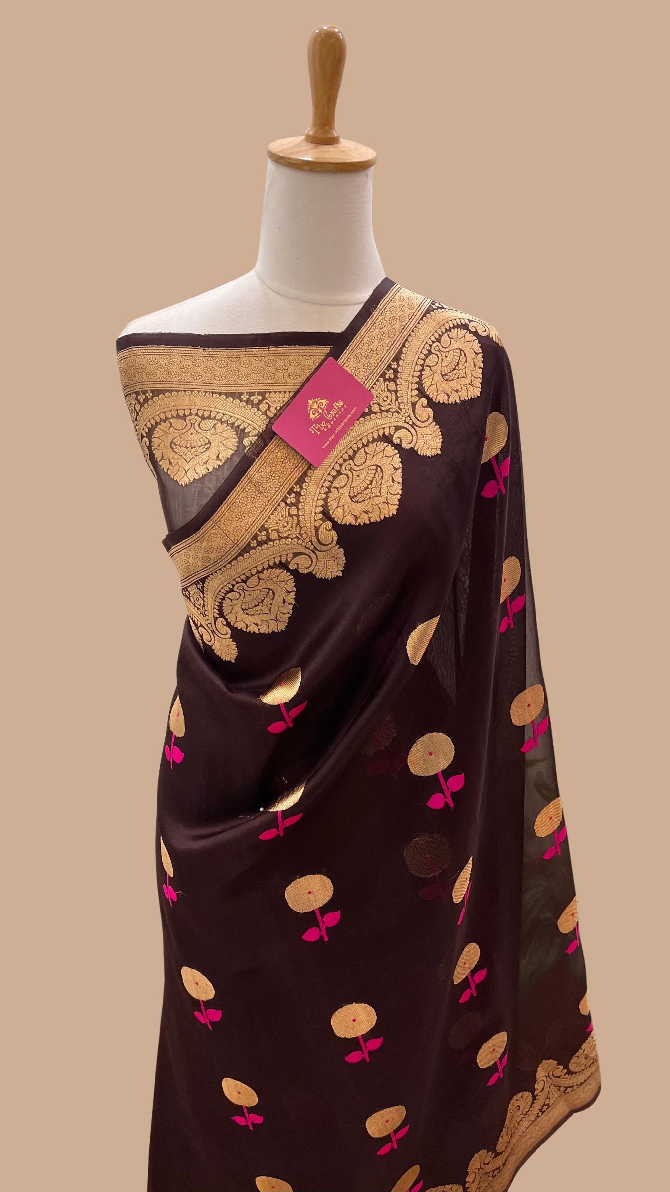 Pure Kora Silk Handloom Banarasi Saree - With Kadhua motifs