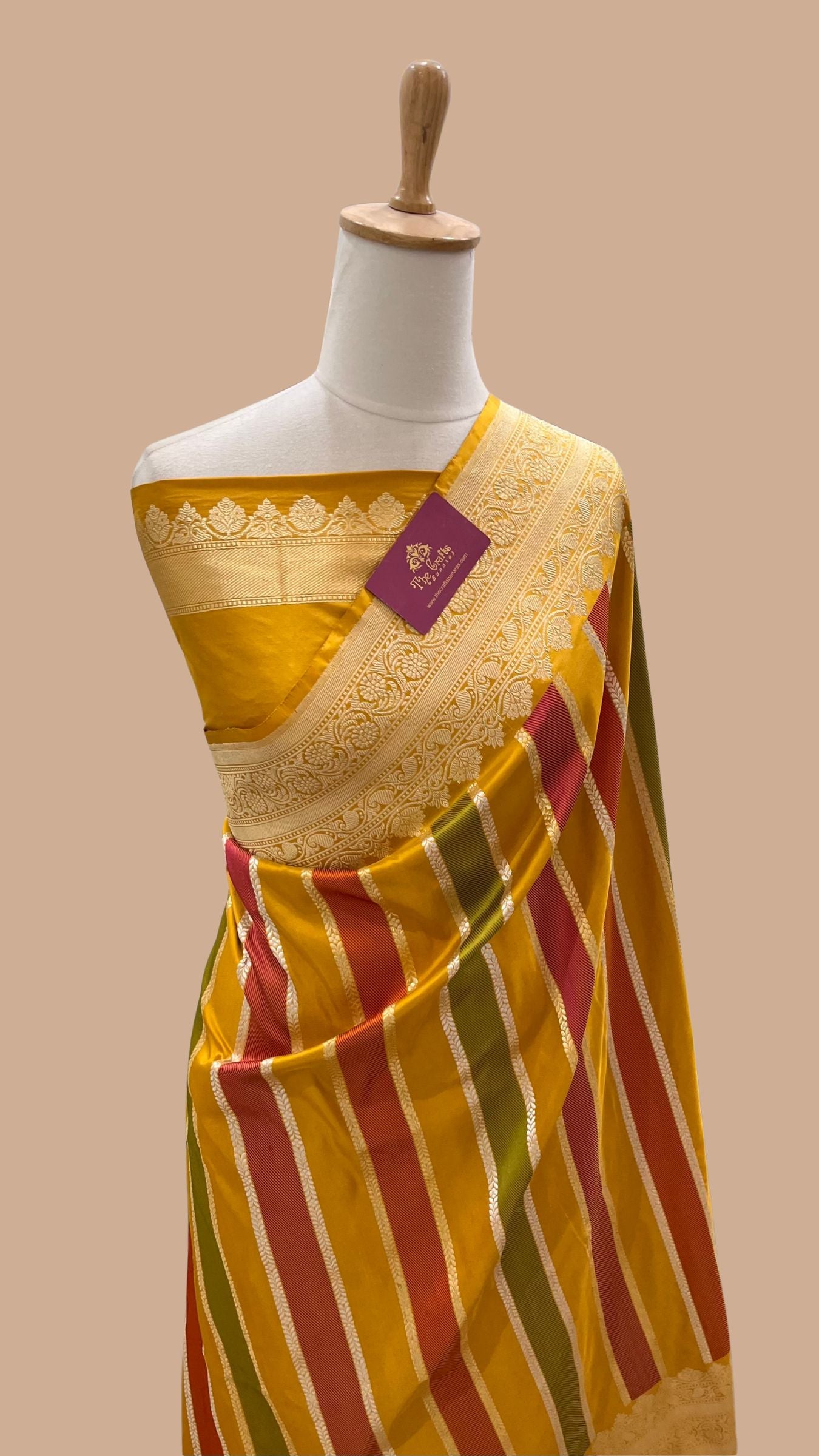 Rangkat Pure Katan Silk Handloom Banarasi Saree - with kadhua work