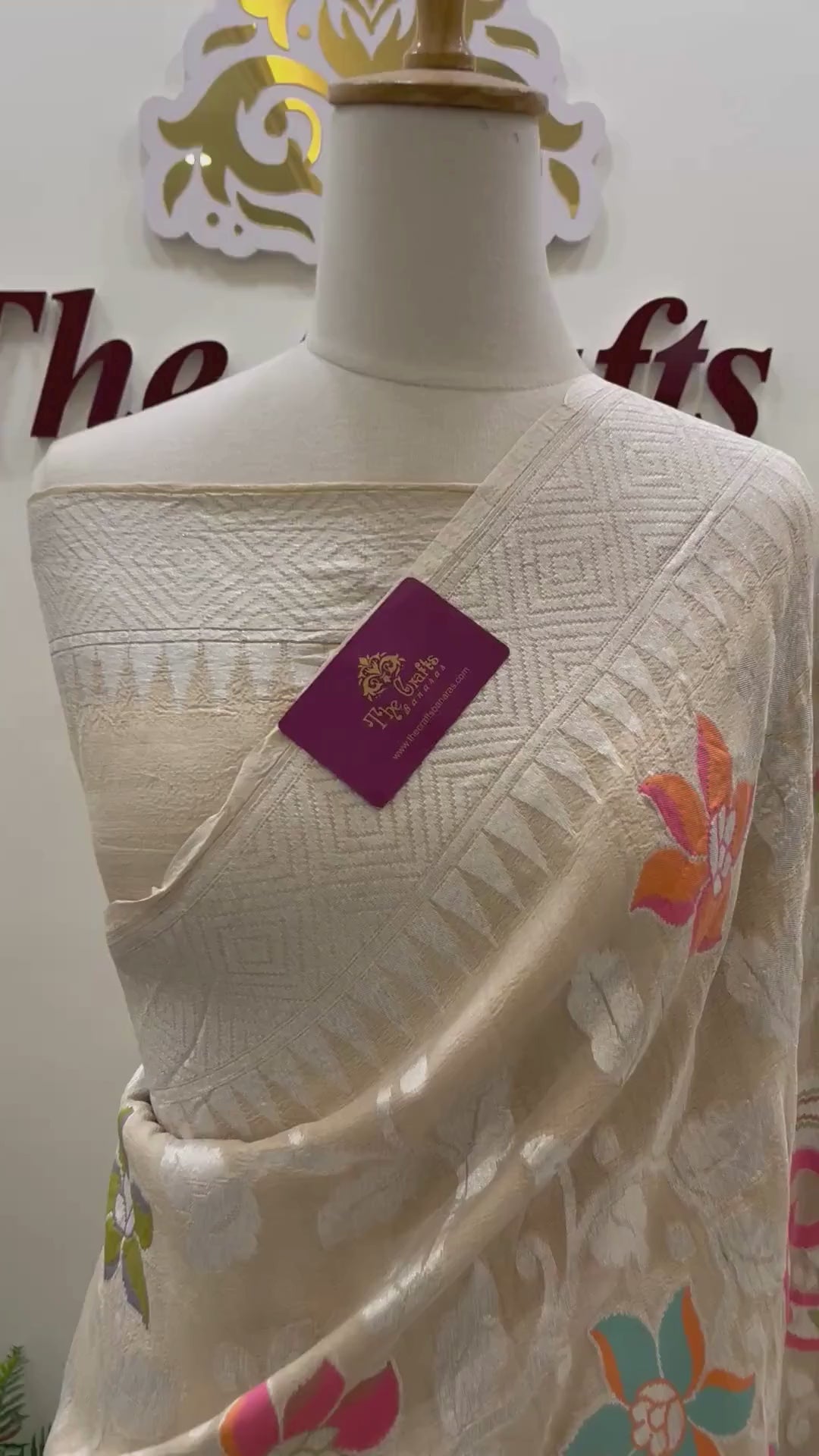Tussar Georgette Handloom Banarasi Saree - Jaal with Meenakari