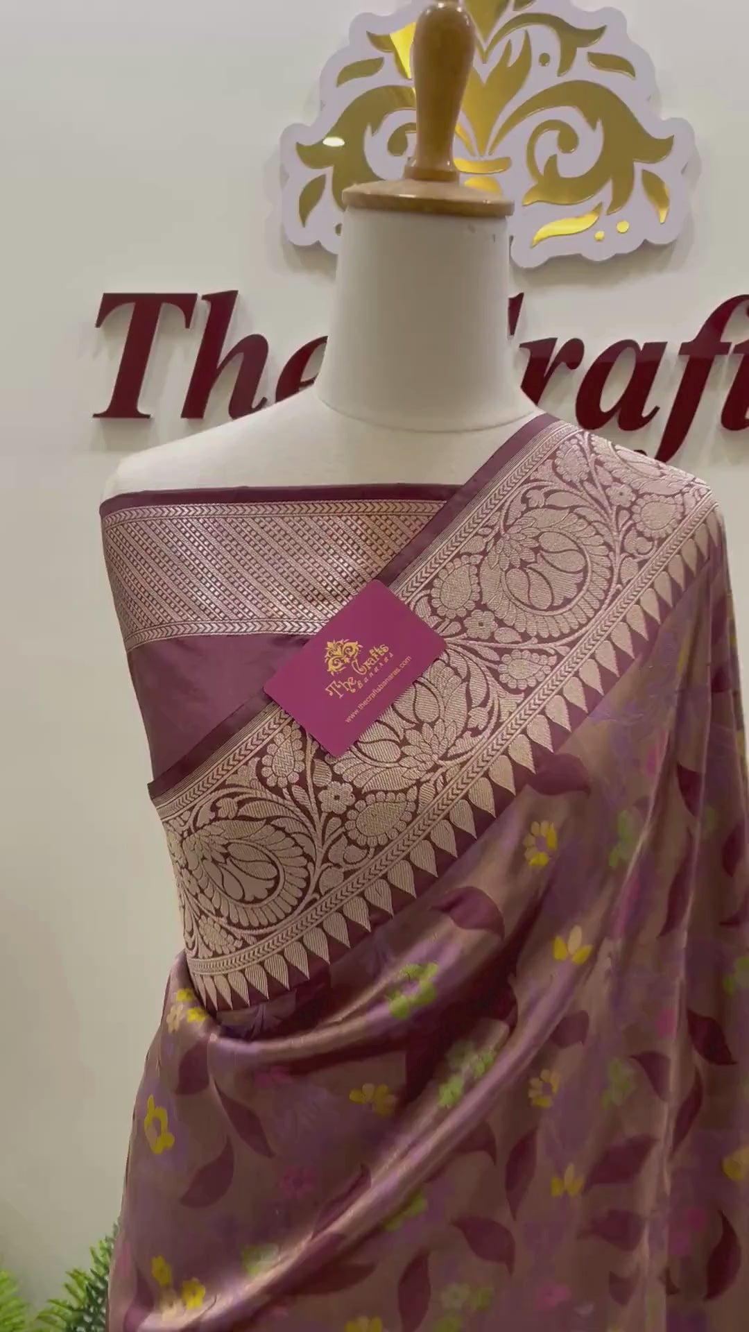 Pure Katan Silk Handloom Banarasi Saree - with kadhua work