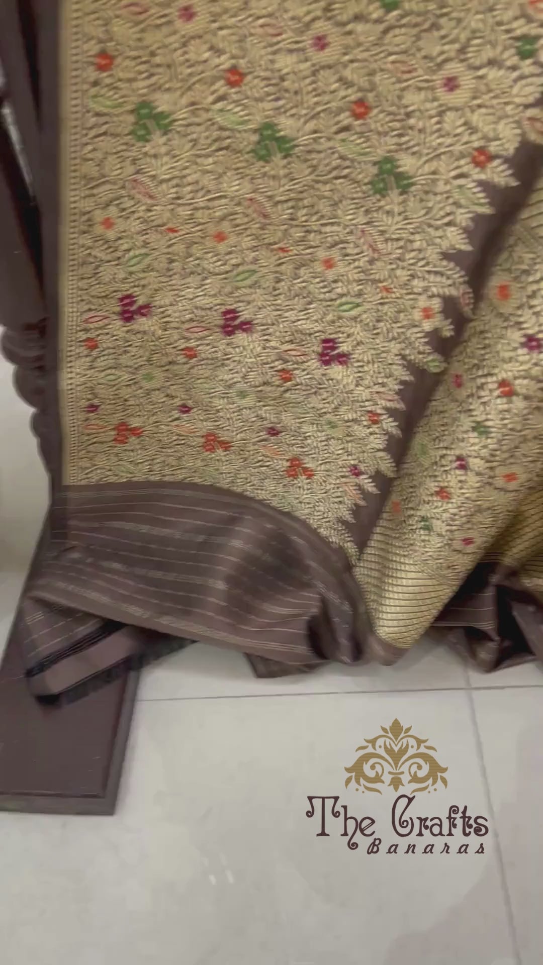 Pure Katan Silk Handloom Banarasi Saree - with kadhua motifs