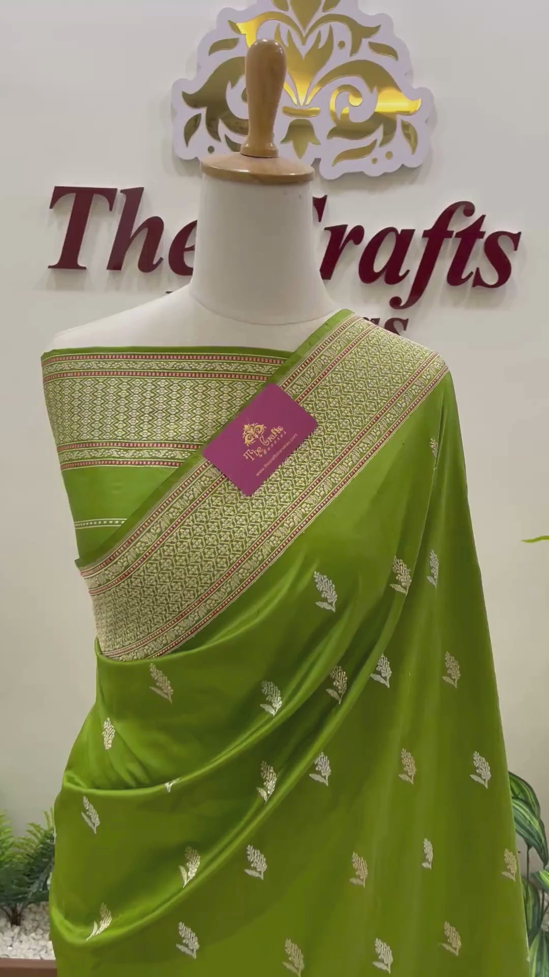 Pure Katan Silk Handloom Banarasi Saree - with kadhua meenakari motifs