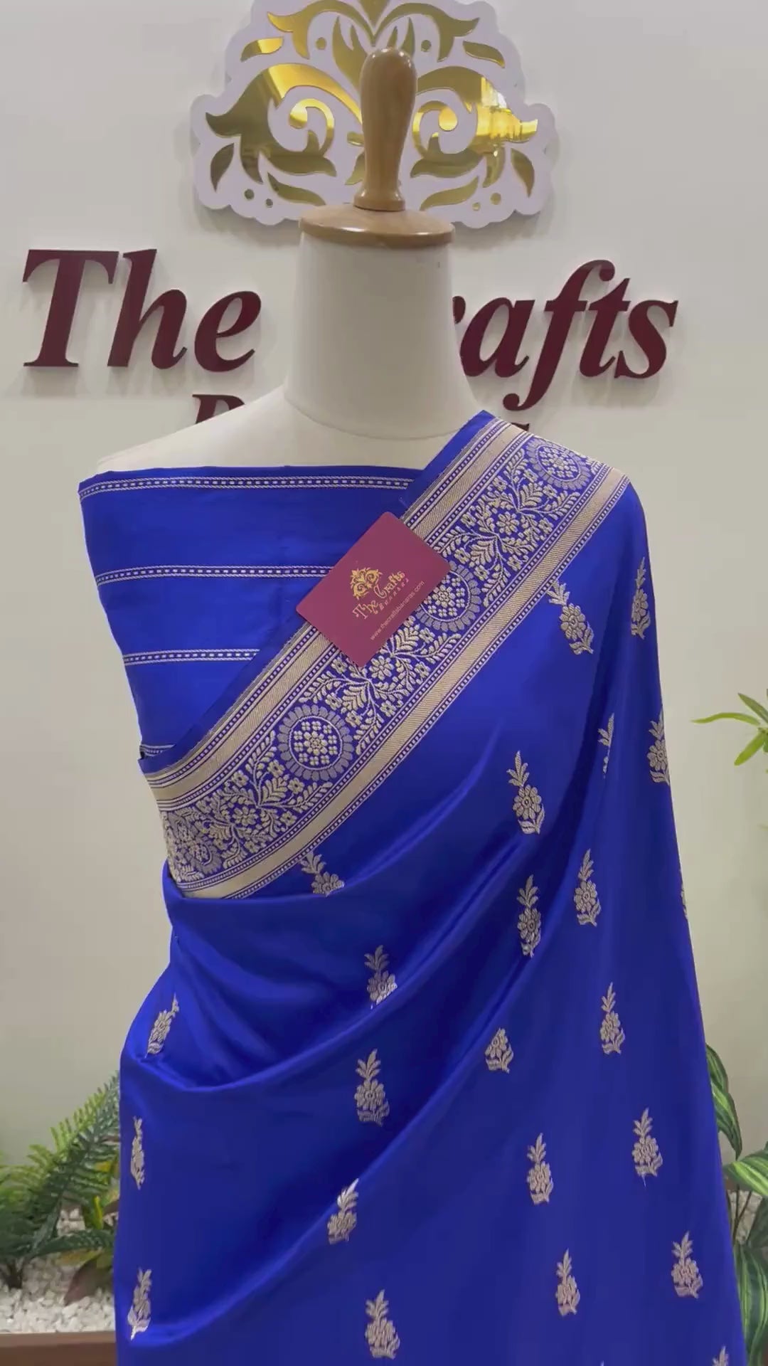 Pure Katan Silk Handloom Banarasi Saree - with kadhua meenakari motifs