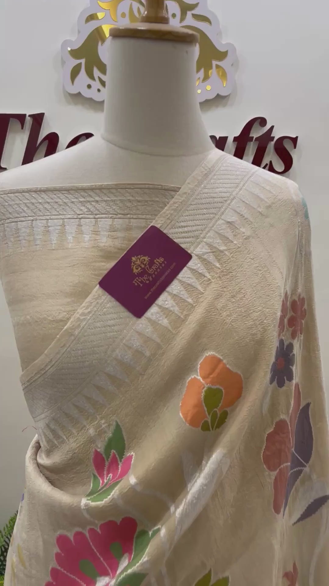 Tussar Georgette Handloom Banarasi Saree - Jaal with Meenakari