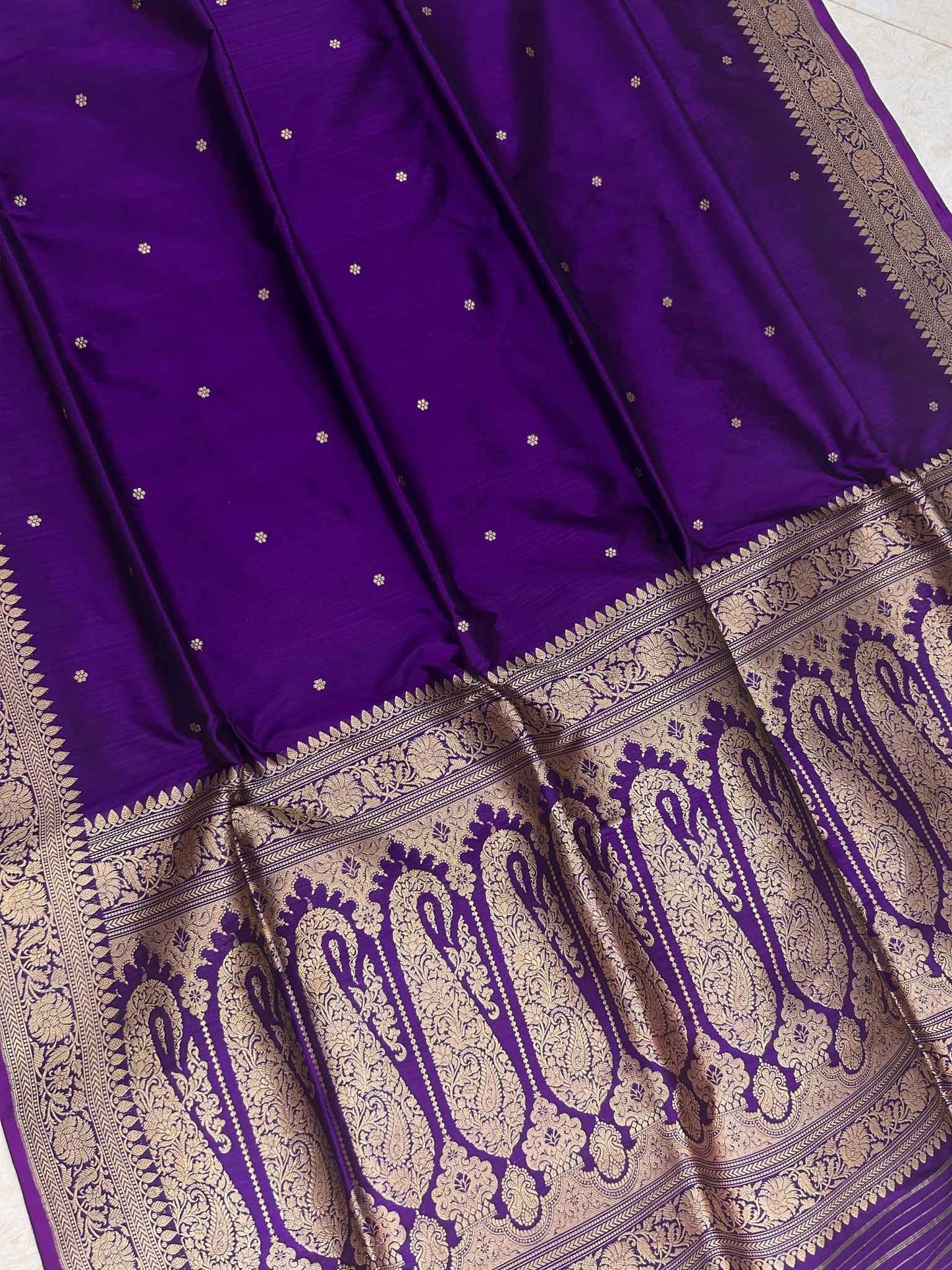 Pure Katan Silk Handloom Banarasi Saree - with kadhua border buti